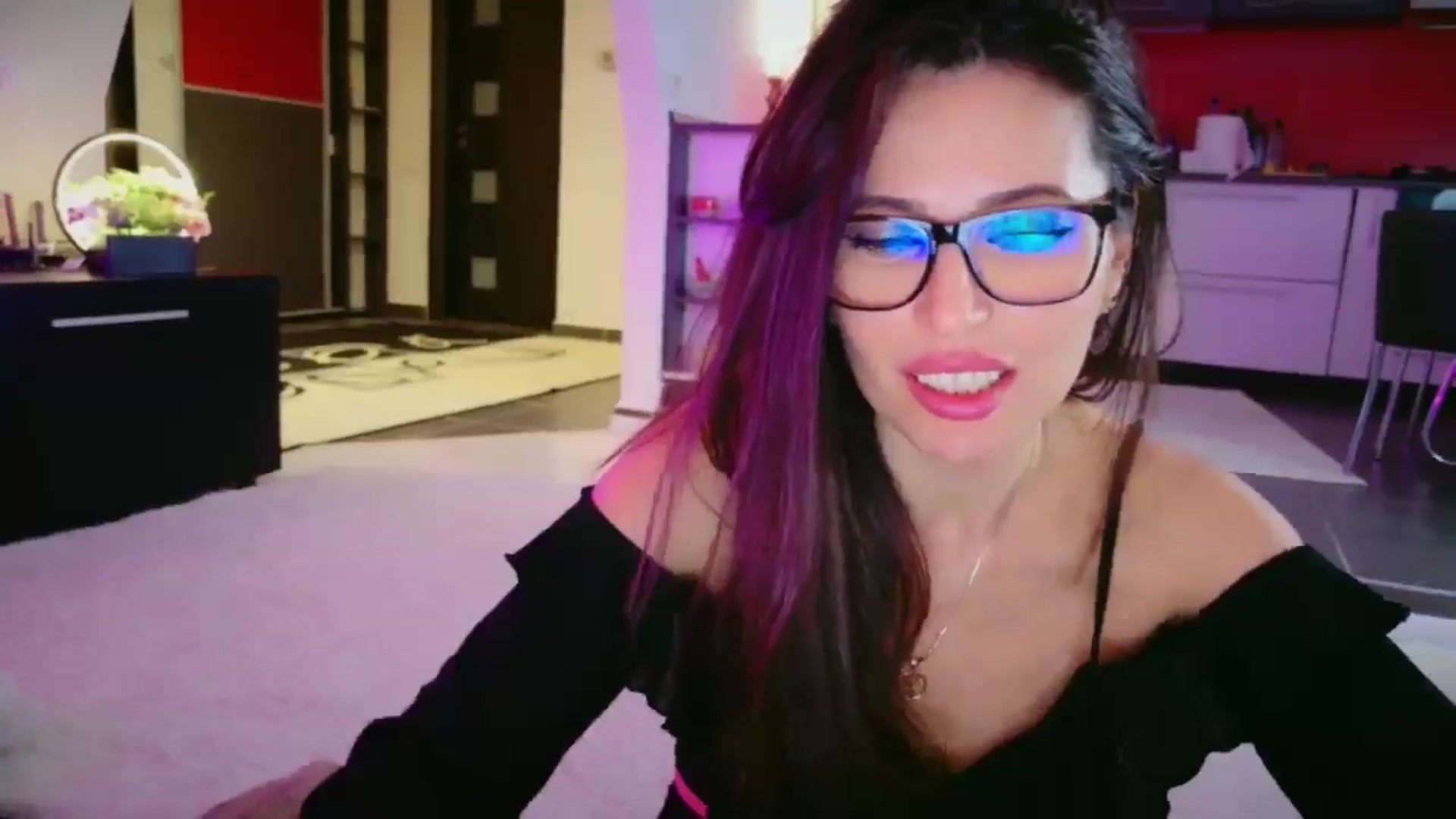 Gallery image thumbnail from SmileyTinaa's myfreecams stream on, 04/24/2026, 05:34 image 9 of 20
