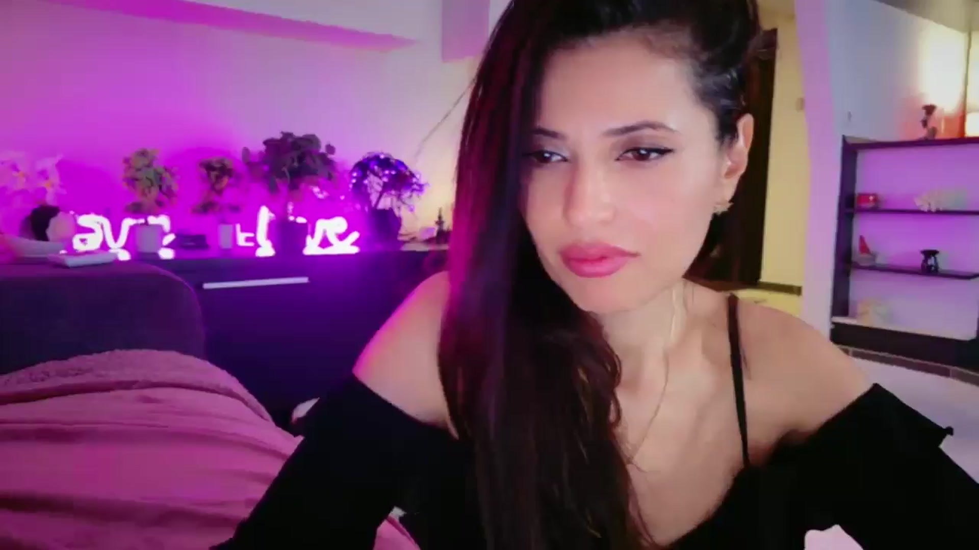 Gallery image thumbnail from SmileyTinaa's myfreecams stream on, 04/24/2026, 05:34 image 20 of 20