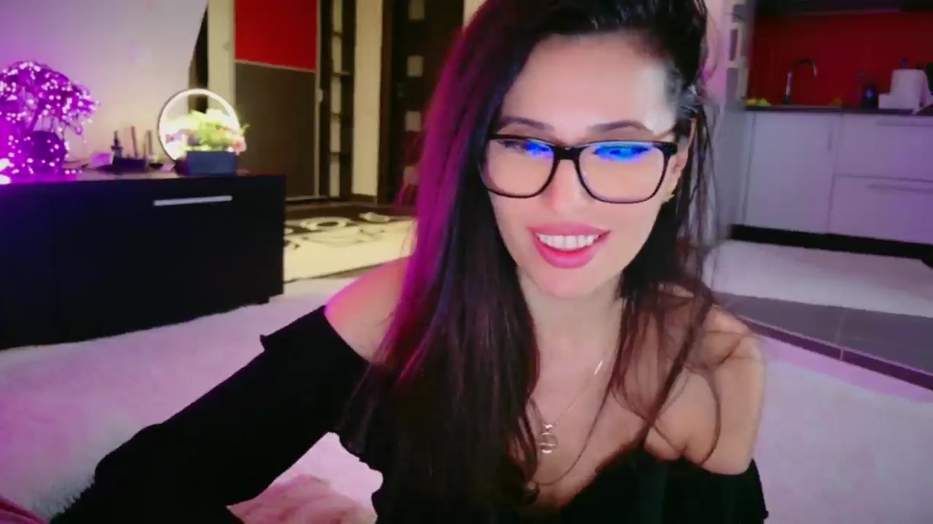 Gallery image thumbnail from SmileyTinaa's myfreecams stream on, 04/24/2026, 05:34 image 4 of 20
