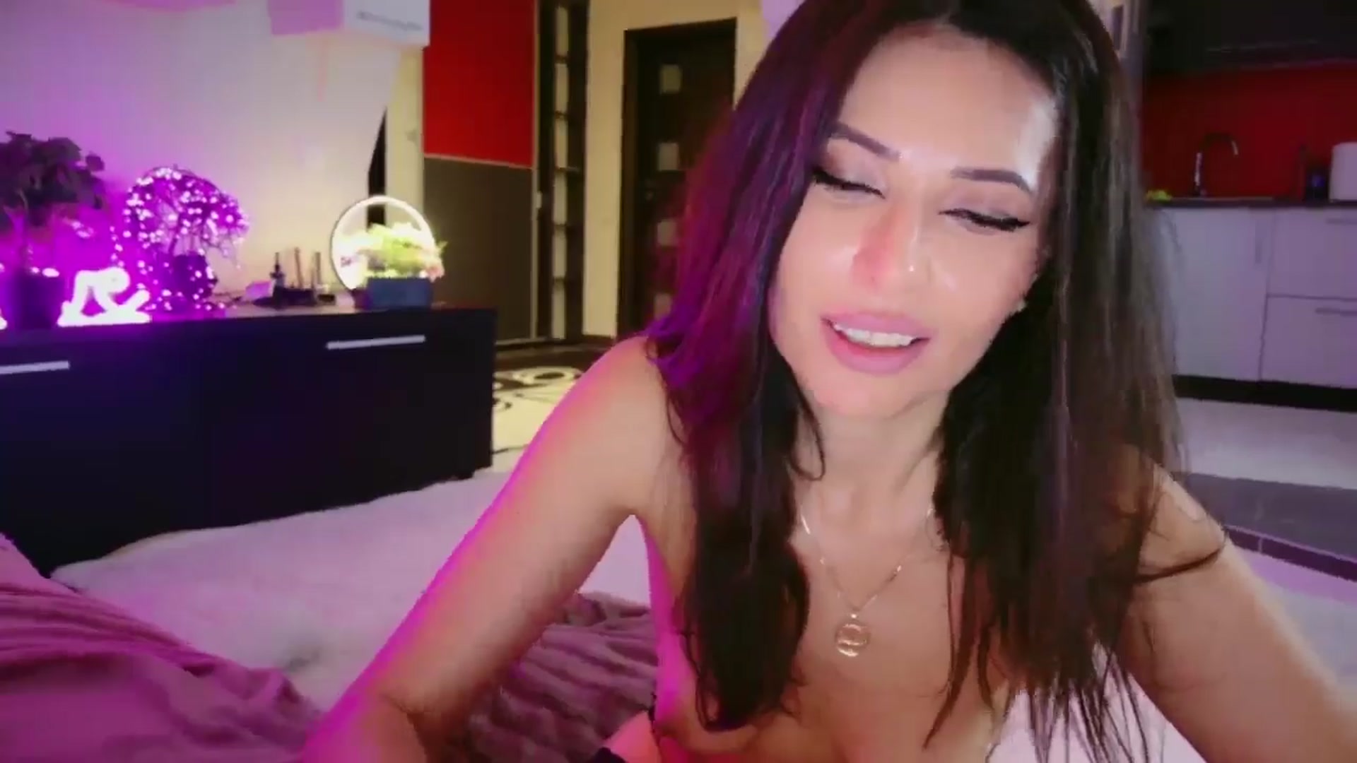 Gallery image thumbnail from SmileyTinaa's myfreecams stream on, 04/24/2026, 22:11 image 7 of 20