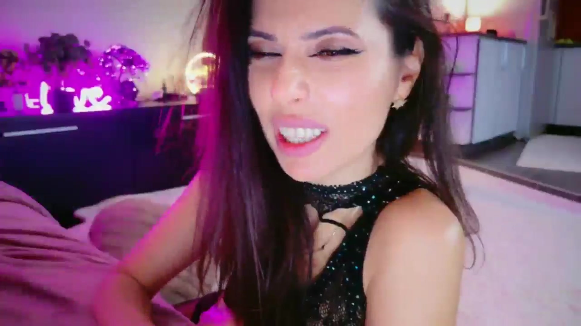 Gallery image thumbnail from SmileyTinaa's myfreecams stream on, 04/24/2026, 23:29 image 16 of 20