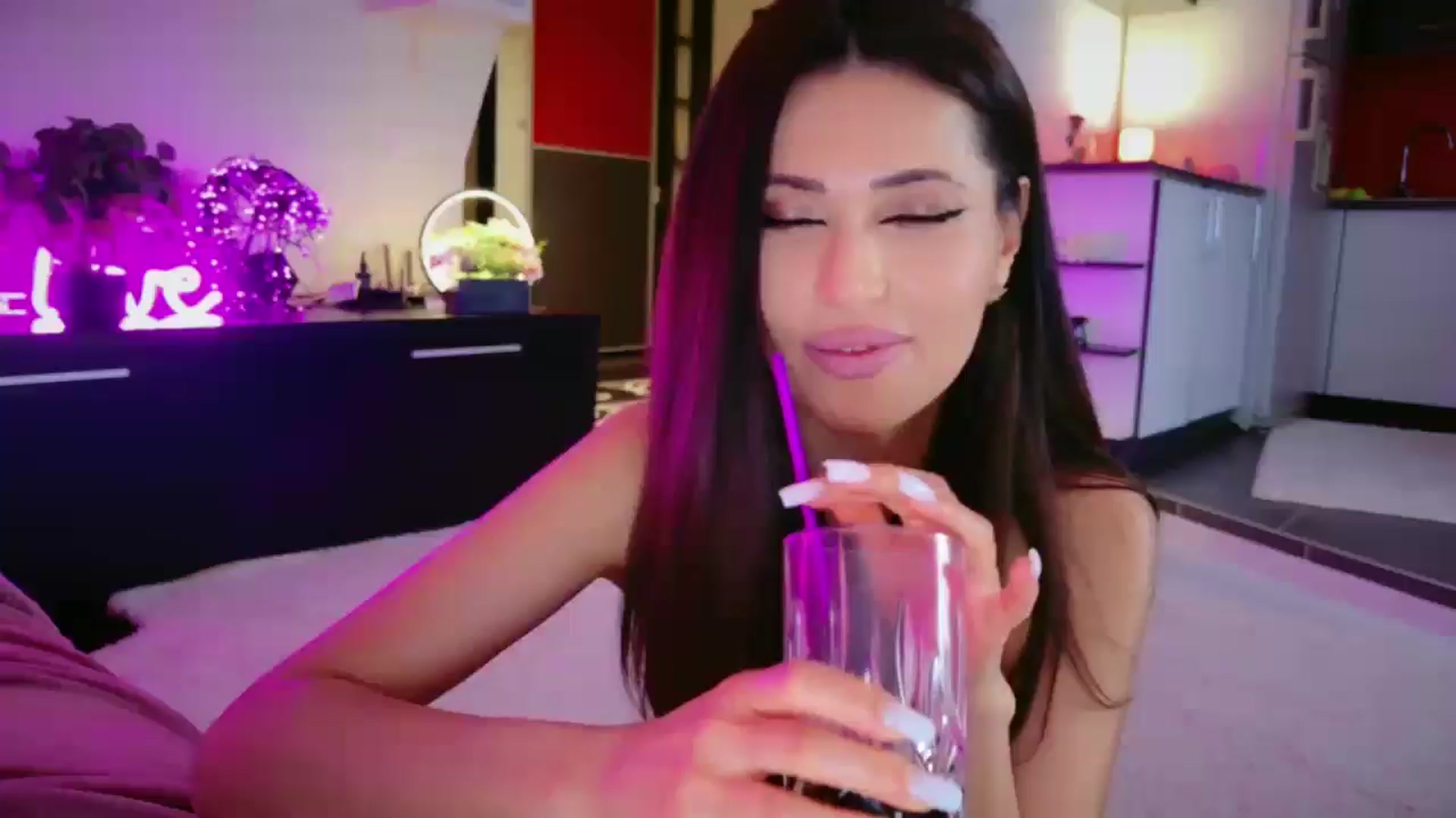 Gallery image thumbnail from SmileyTinaa's myfreecams stream on, 04/30/2026, 23:11 image 9 of 20