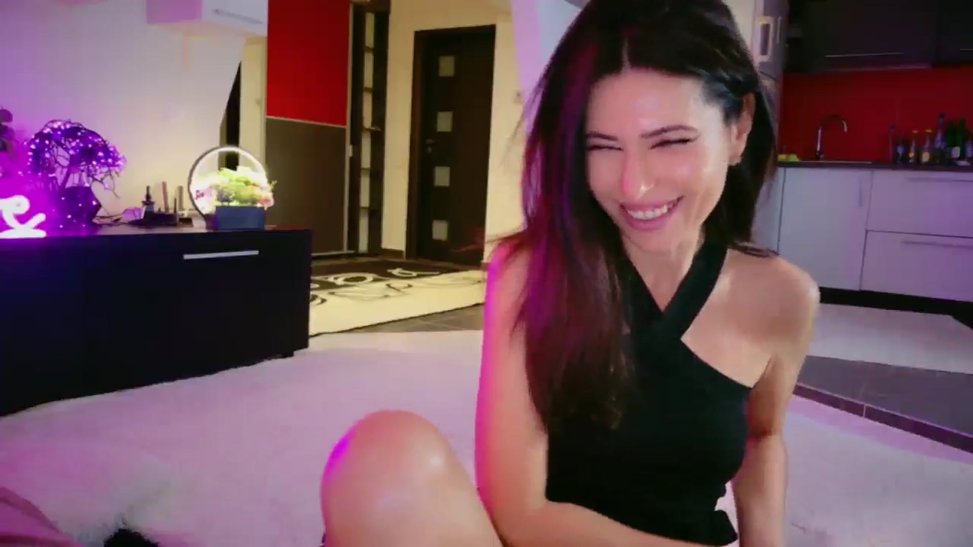 Gallery image thumbnail from SmileyTinaa's myfreecams stream on, 04/30/2026, 23:11 image 5 of 20