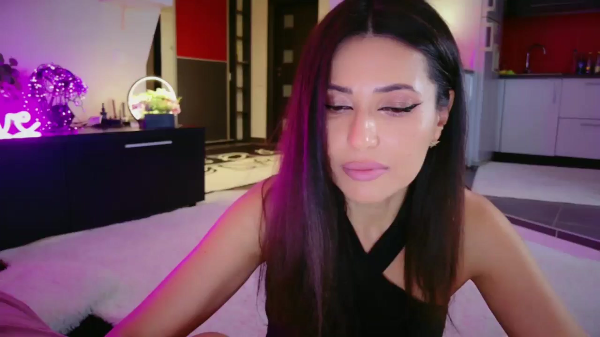 Gallery image thumbnail from SmileyTinaa's myfreecams stream on, 04/30/2026, 23:11 image 1 of 20