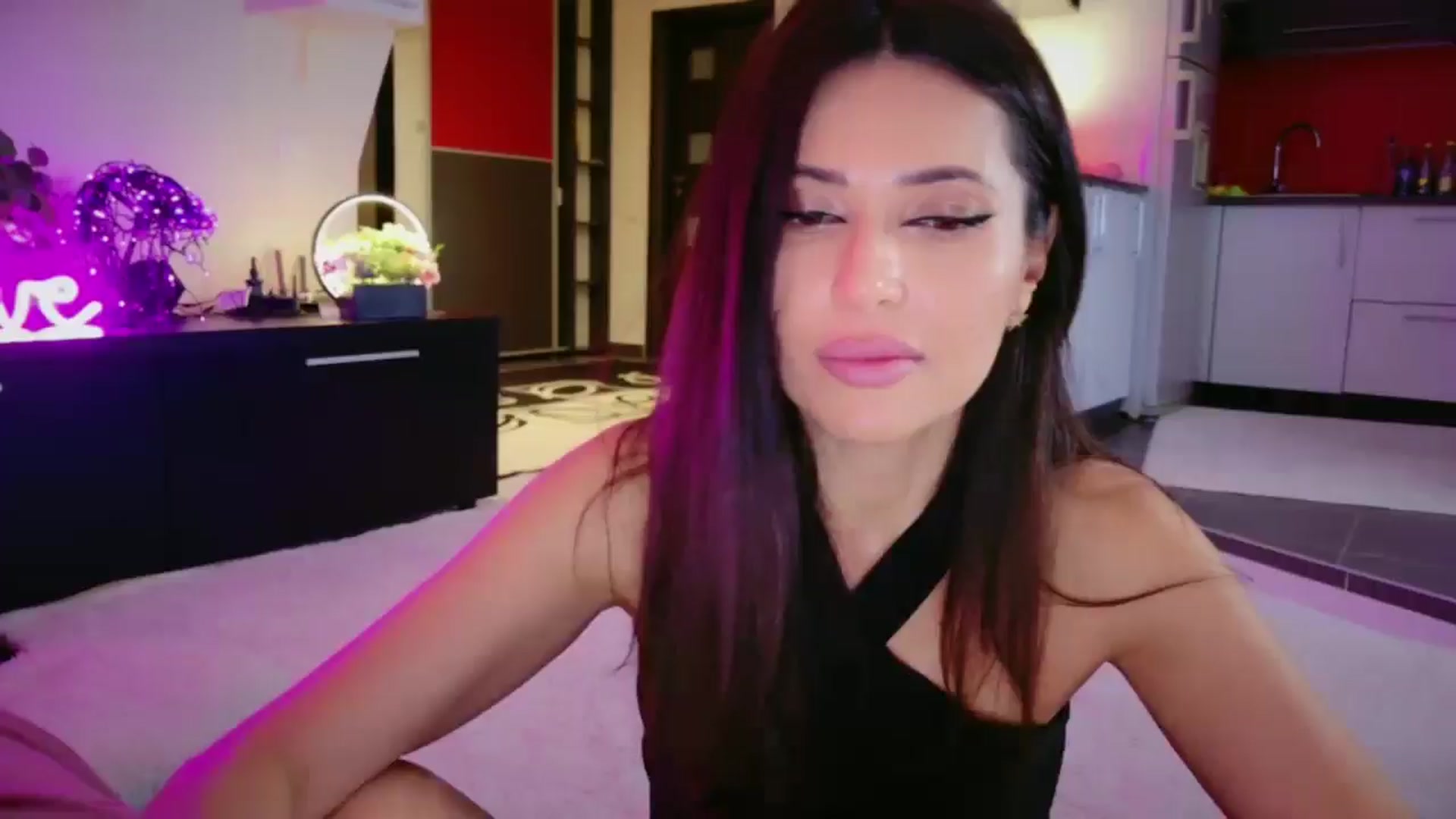 Gallery image thumbnail from SmileyTinaa's myfreecams stream on, 04/30/2026, 23:11 image 2 of 20