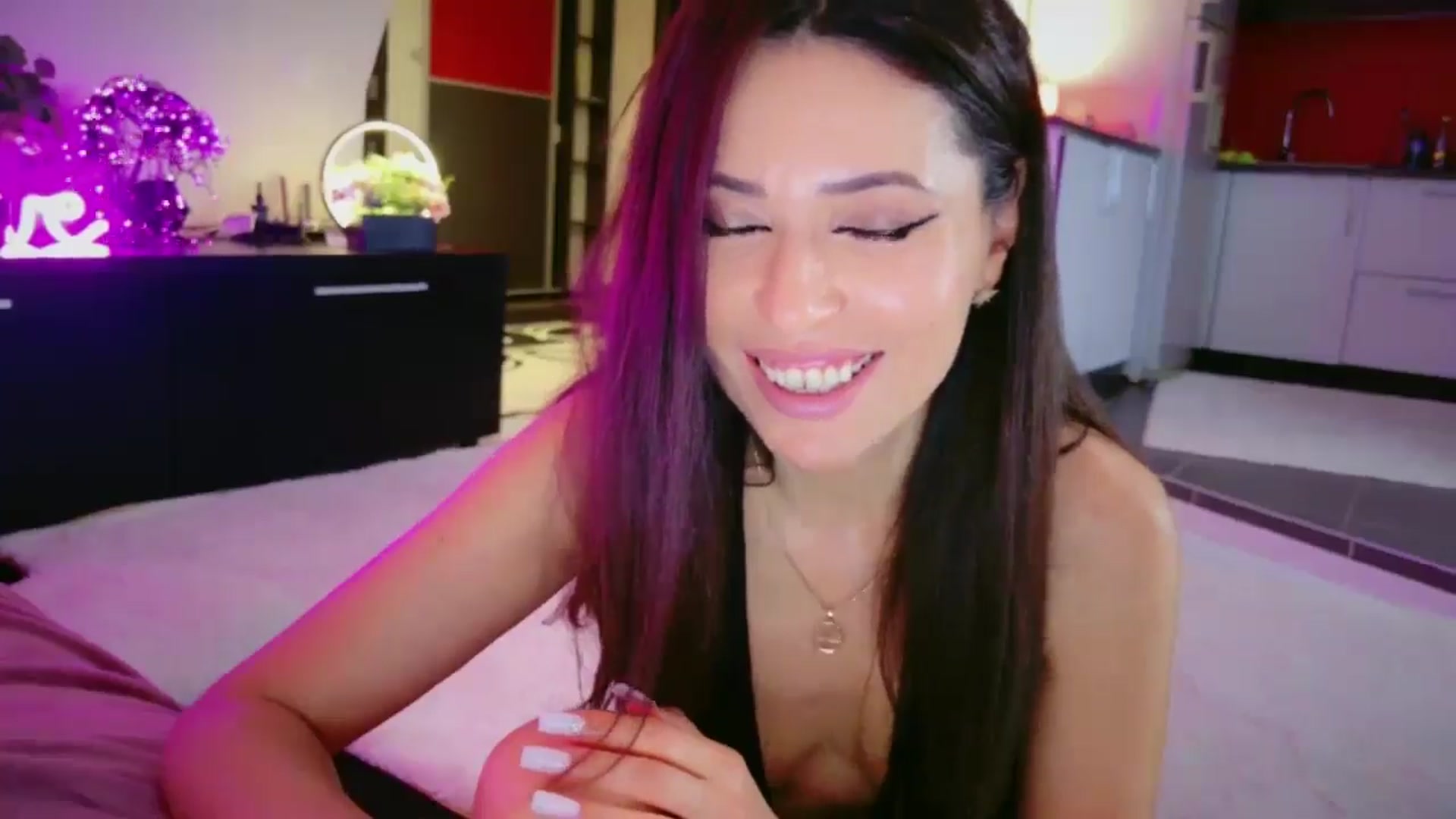Gallery image thumbnail from SmileyTinaa's myfreecams stream on, 04/30/2026, 23:11 image 20 of 20