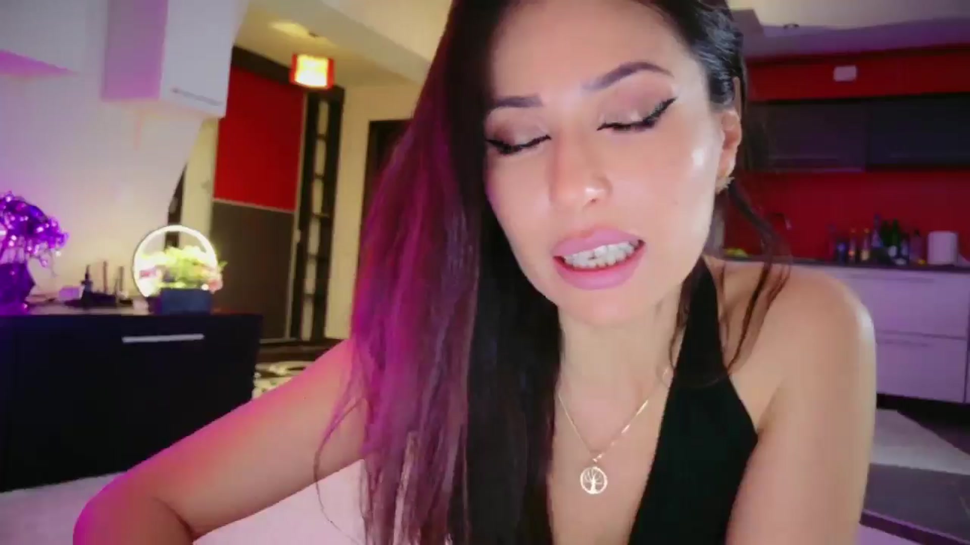 Gallery image thumbnail from SmileyTinaa's myfreecams stream on, 04/30/2026, 23:11 image 12 of 20