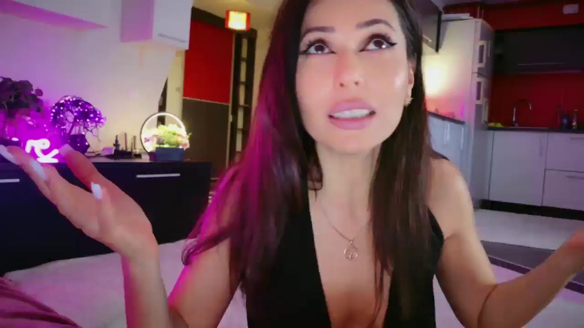 Gallery image thumbnail from SmileyTinaa's myfreecams stream on, 04/30/2026, 23:11 image 18 of 20