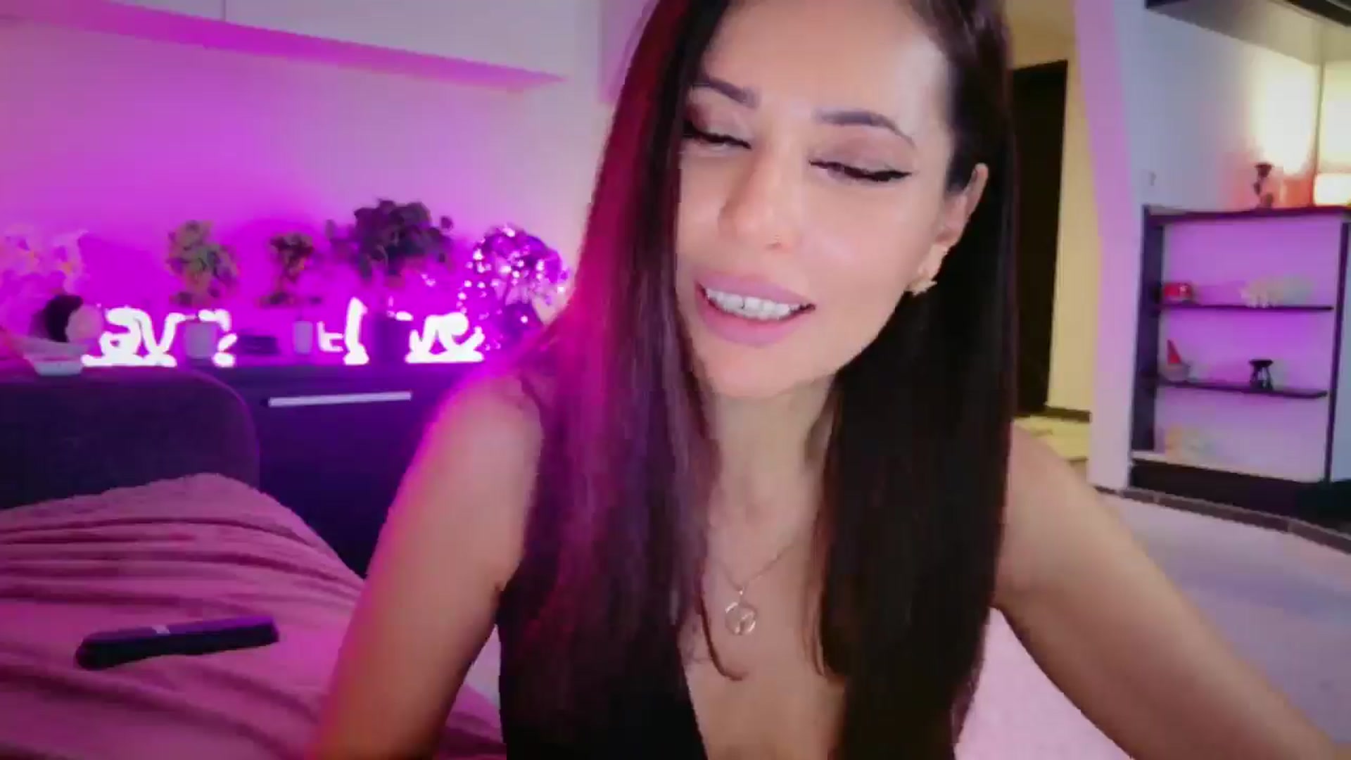 Gallery image thumbnail from SmileyTinaa's myfreecams stream on, 05/01/2026, 03:22 image 10 of 20