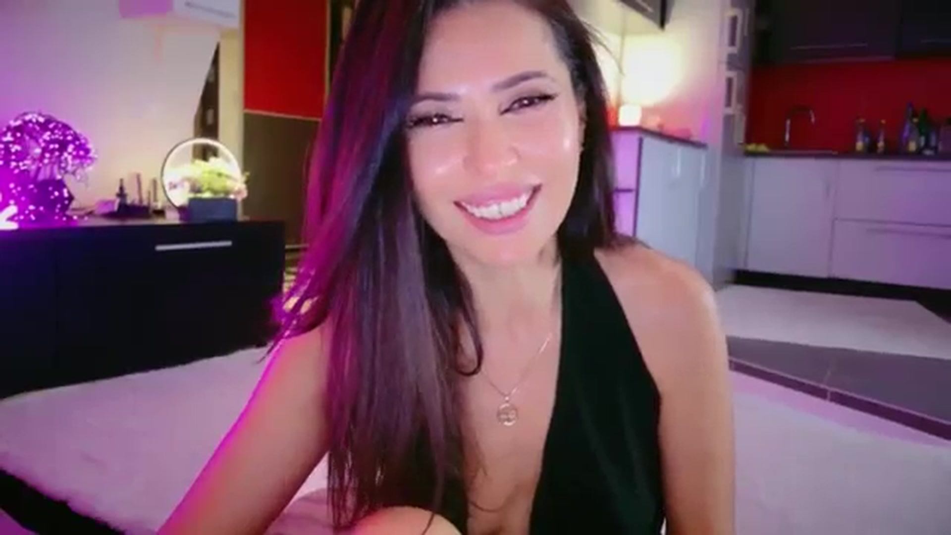 Gallery image thumbnail from SmileyTinaa's myfreecams stream on, 05/01/2026, 03:22 image 19 of 20
