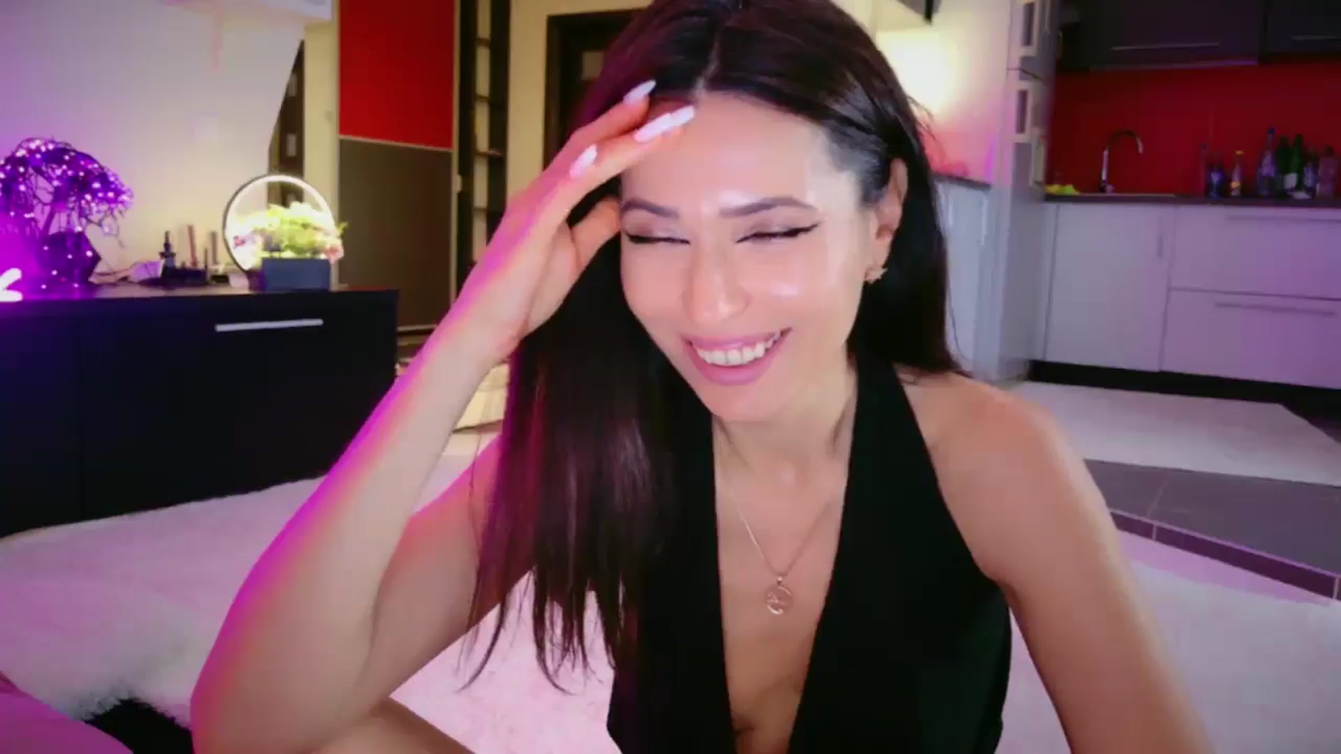 Gallery image thumbnail from SmileyTinaa's myfreecams stream on, 05/01/2026, 04:04 image 9 of 20