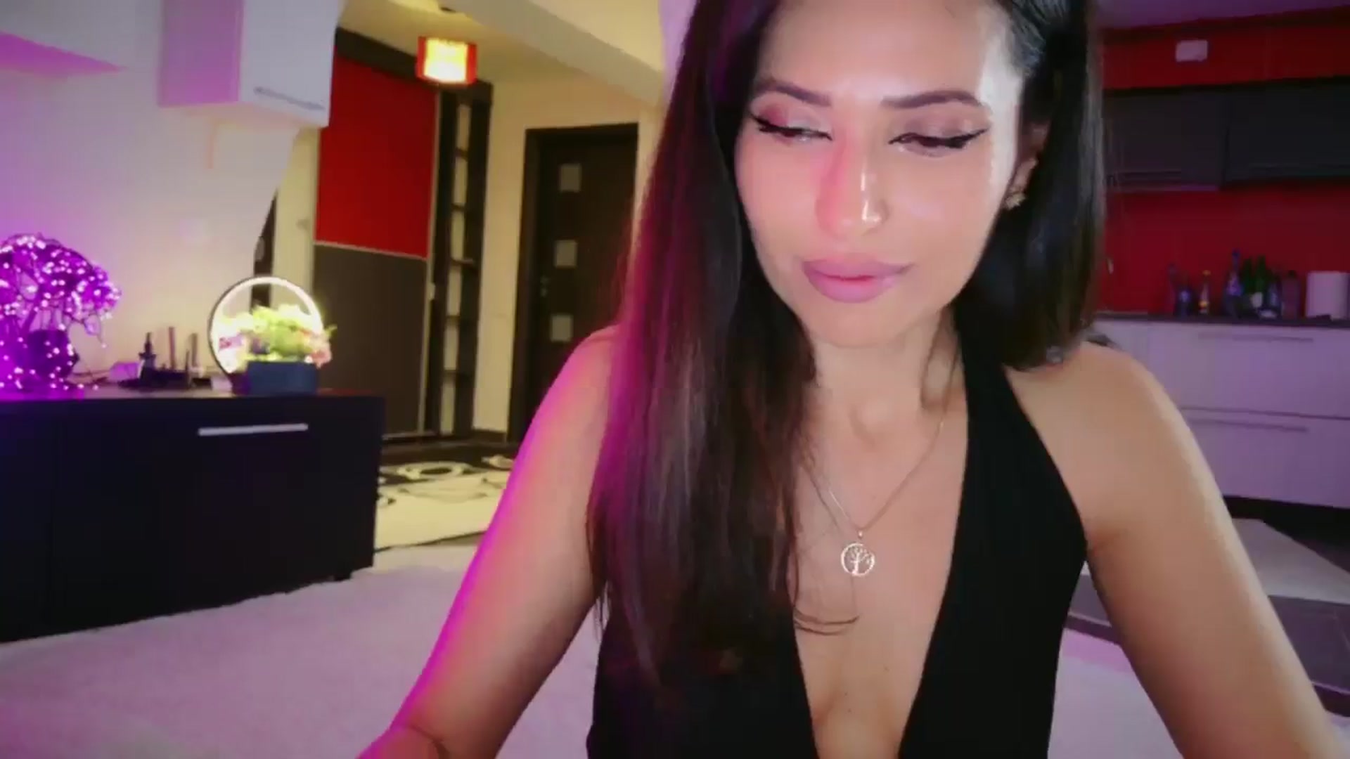 Gallery image thumbnail from SmileyTinaa's myfreecams stream on, 05/01/2026, 04:04 image 3 of 20