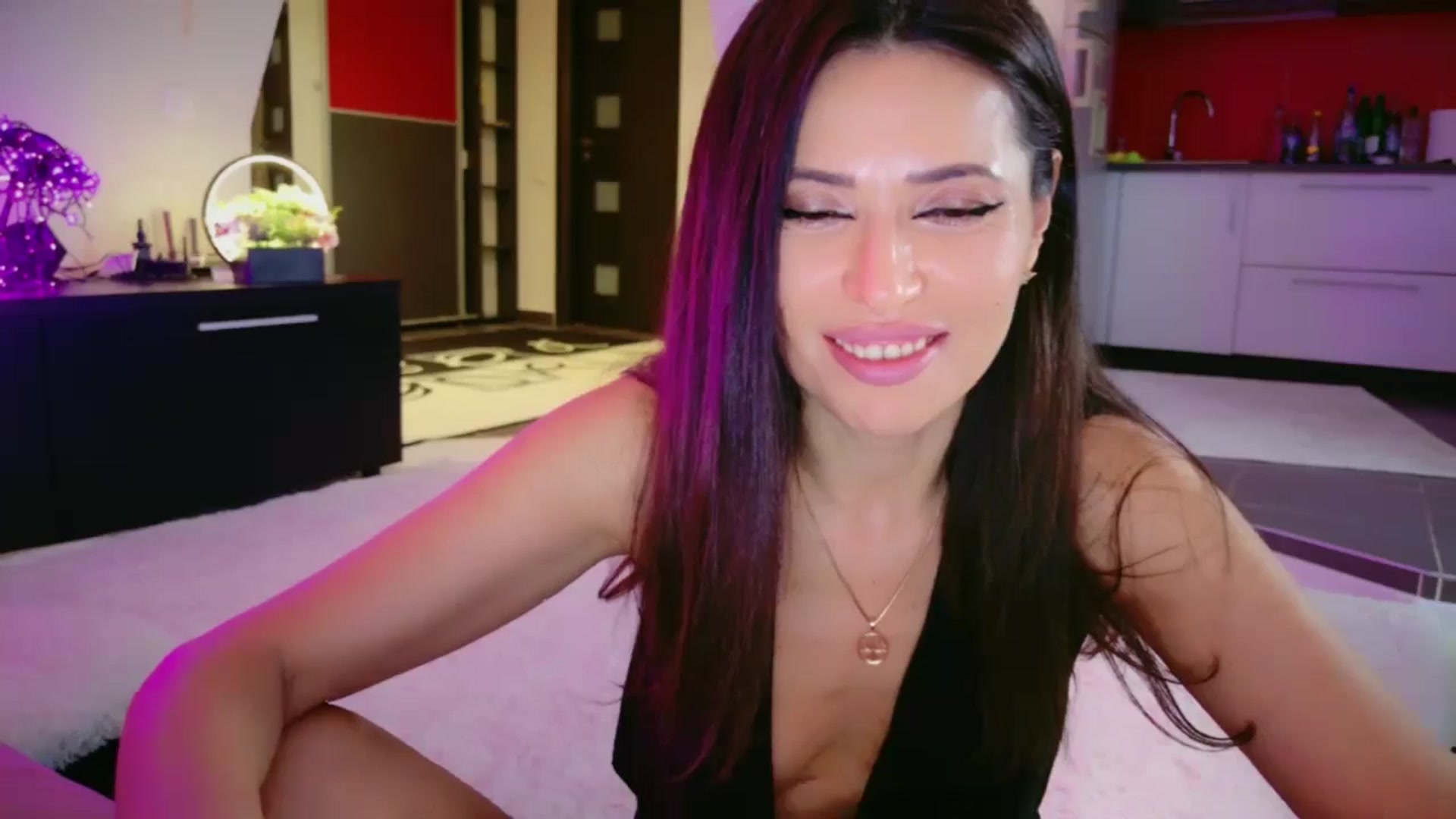 Gallery image thumbnail from SmileyTinaa's myfreecams stream on, 05/01/2026, 04:04 image 10 of 20