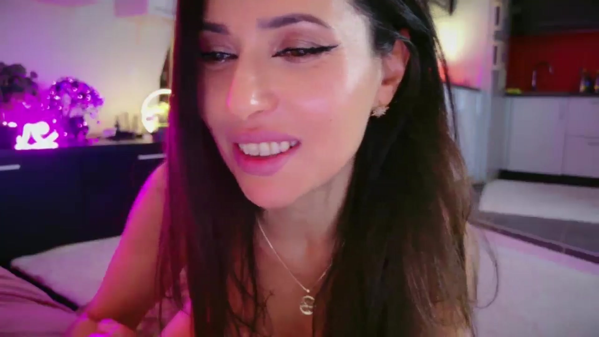Gallery image thumbnail from SmileyTinaa's myfreecams stream on, 05/01/2026, 04:04 image 20 of 20