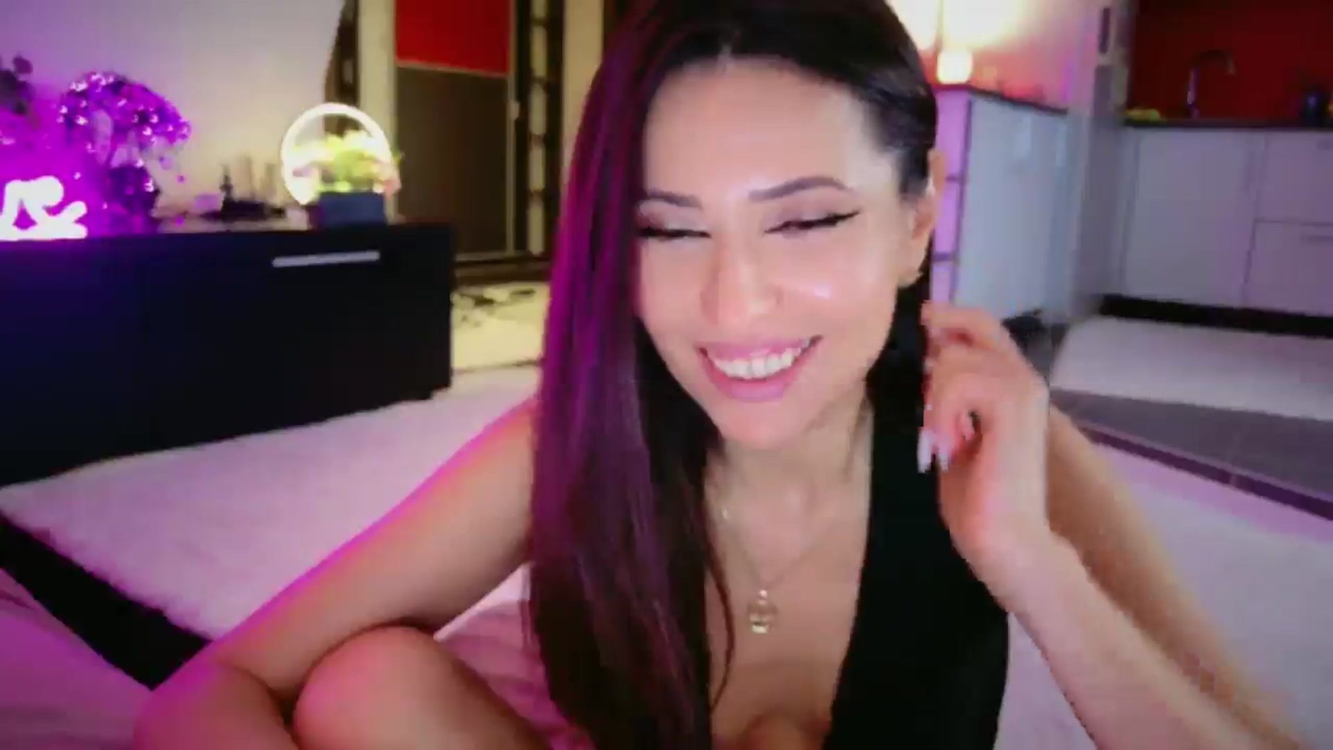 Gallery image thumbnail from SmileyTinaa's myfreecams stream on, 05/01/2026, 04:04 image 13 of 20