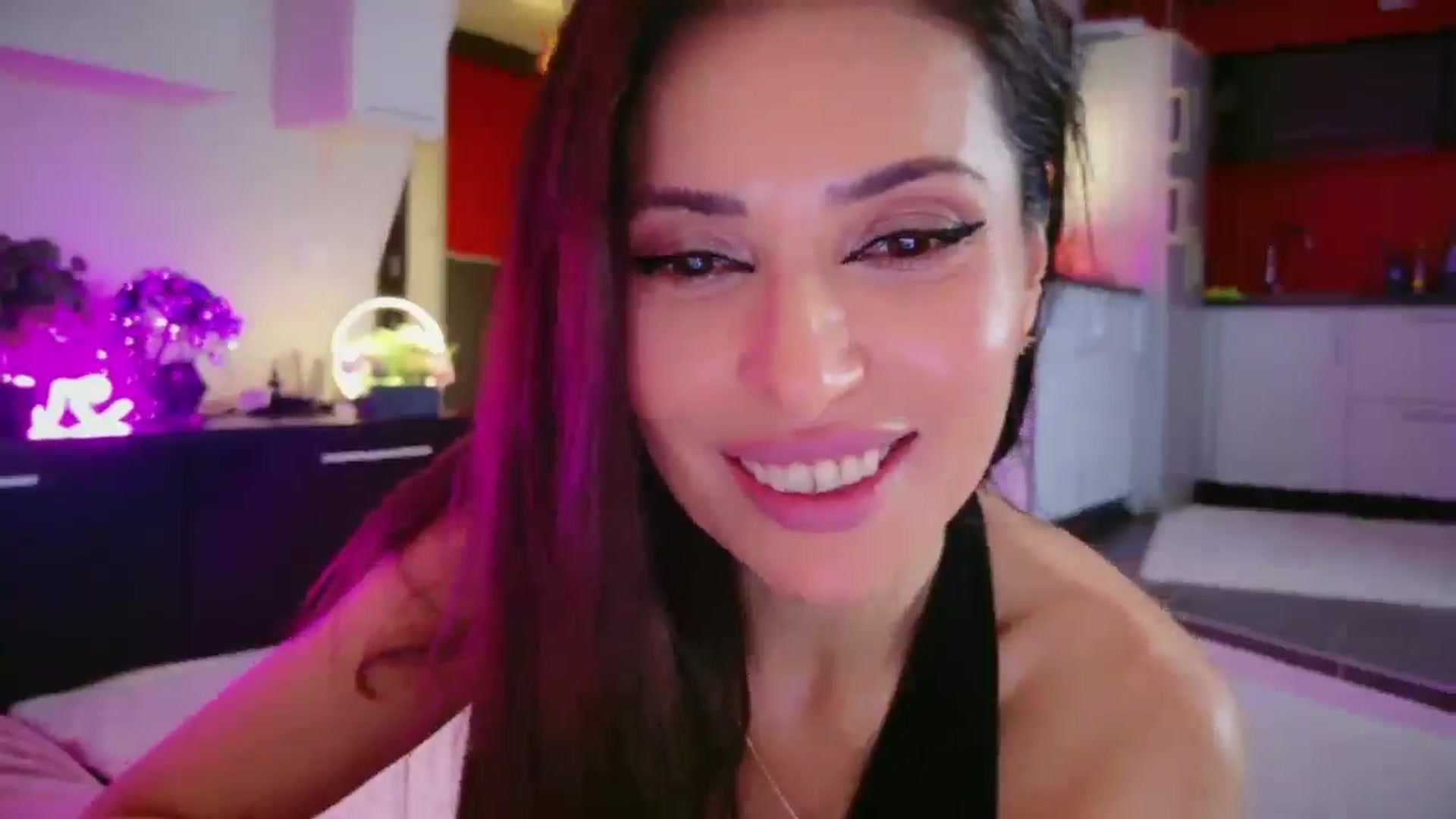 Gallery image thumbnail from SmileyTinaa's myfreecams stream on, 05/01/2026, 04:04 image 11 of 20