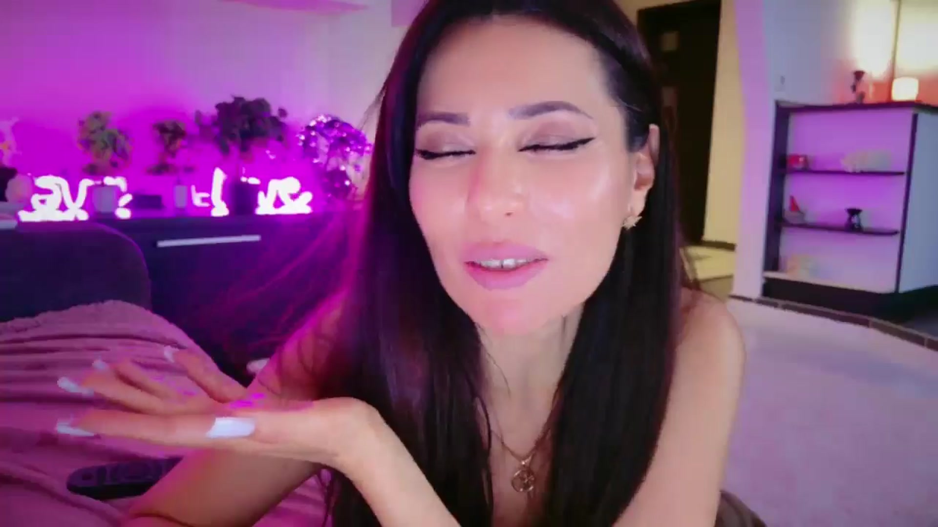 Gallery image thumbnail from SmileyTinaa's myfreecams stream on, 05/01/2026, 04:04 image 12 of 20