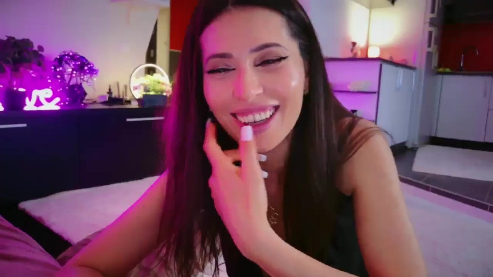 Gallery image thumbnail from SmileyTinaa's myfreecams stream on, 05/01/2026, 06:13 image 4 of 20