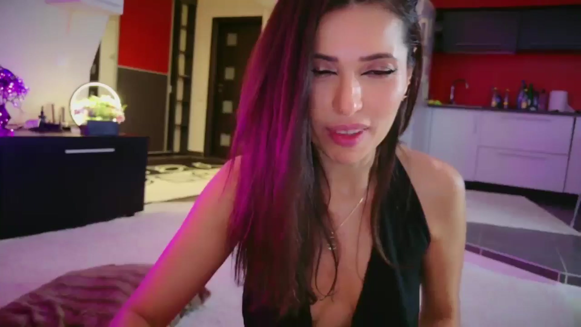 Gallery image thumbnail from SmileyTinaa's myfreecams stream on, 05/01/2026, 06:13 image 13 of 20
