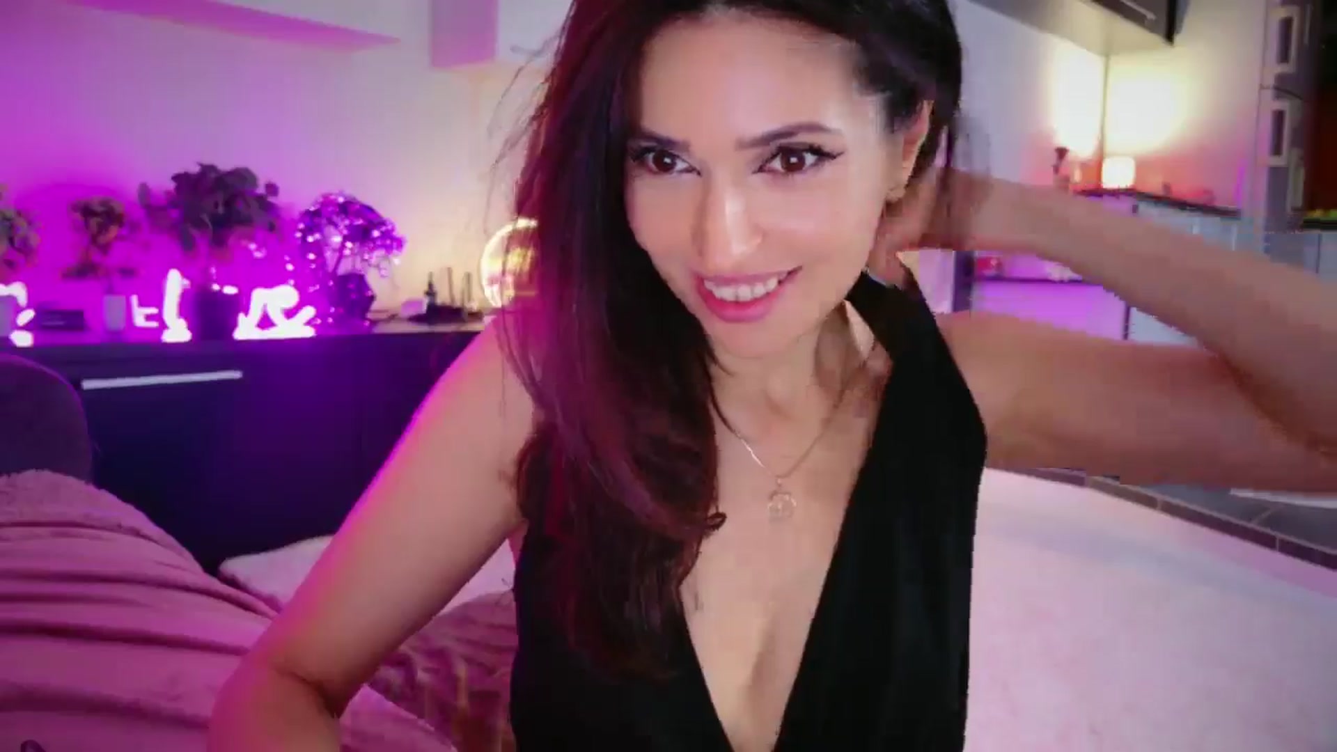 Gallery image thumbnail from SmileyTinaa's myfreecams stream on, 05/01/2026, 06:13 image 20 of 20