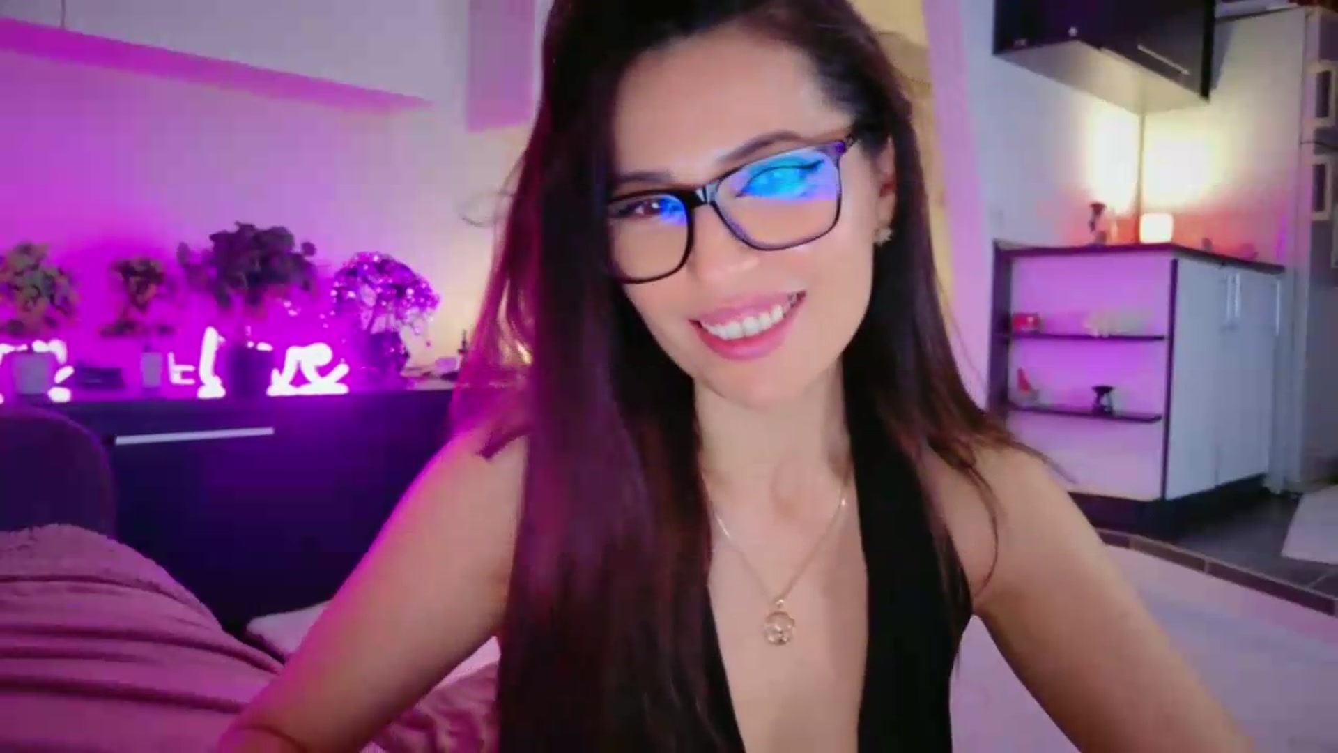 Gallery image thumbnail from SmileyTinaa's myfreecams stream on, 05/01/2026, 06:38 image 6 of 20