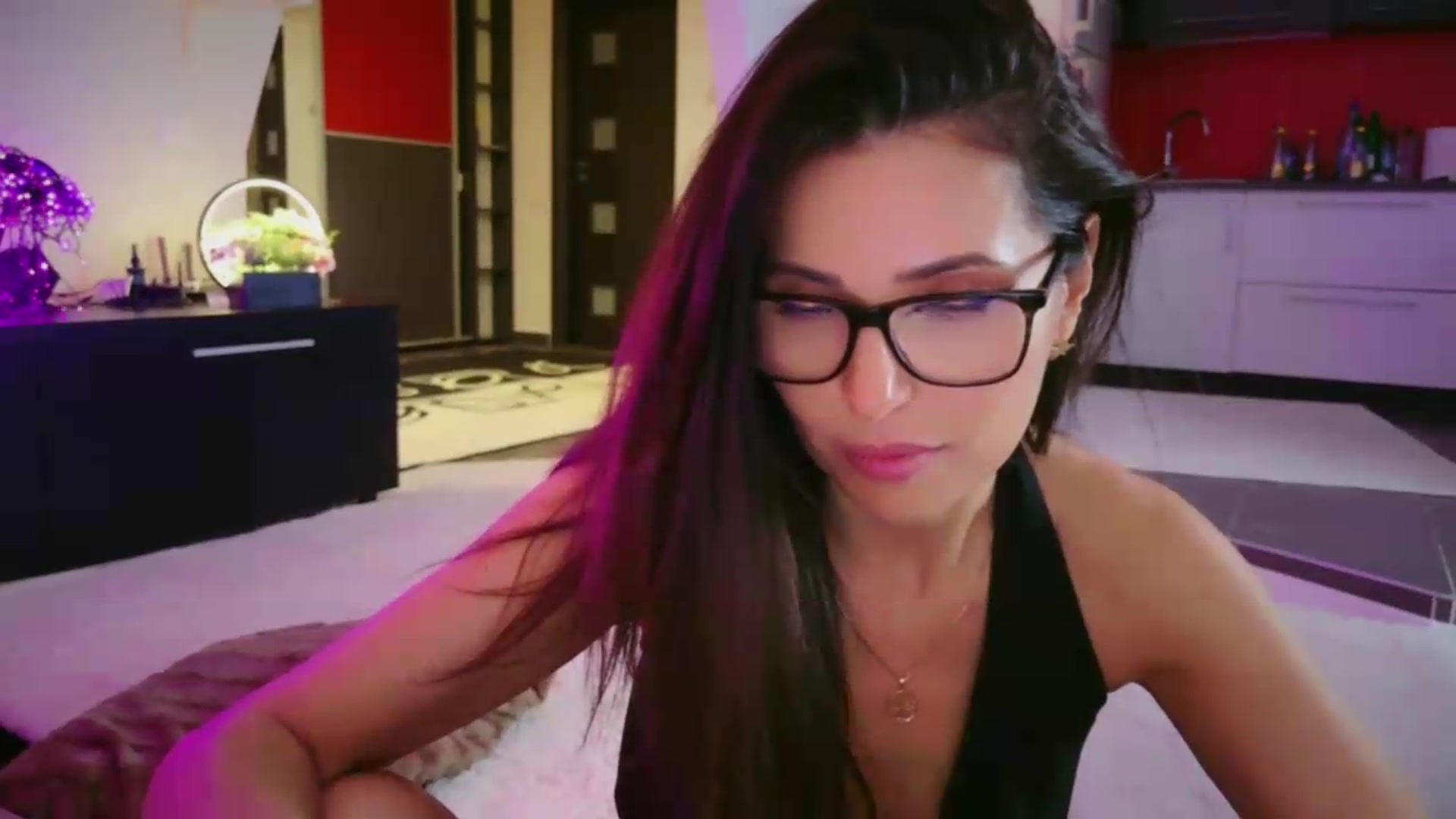 Gallery image thumbnail from SmileyTinaa's myfreecams stream on, 05/01/2026, 06:38 image 17 of 20
