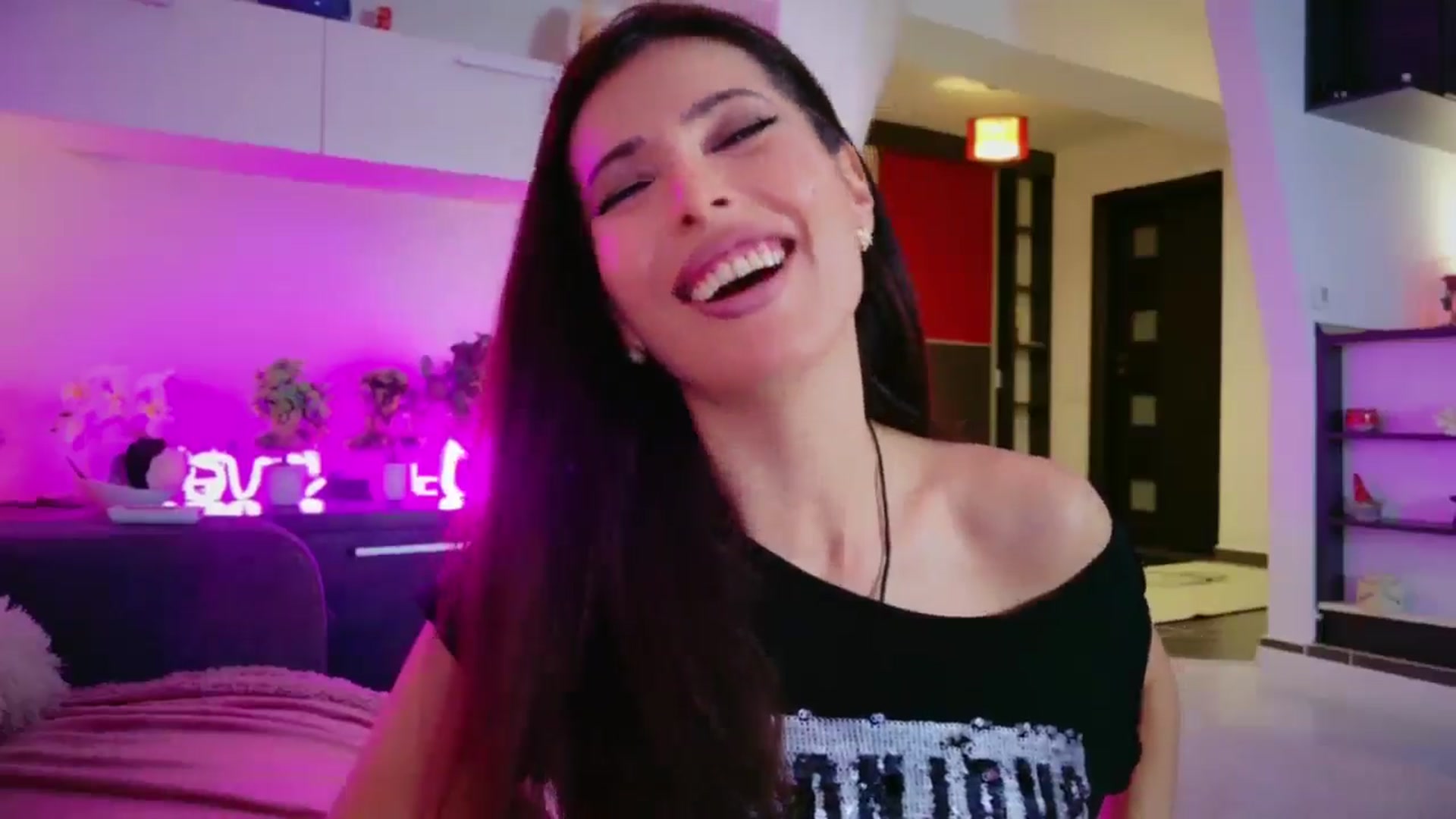 Gallery image thumbnail from SmileyTinaa's myfreecams stream on, 05/02/2026, 24:00 image 2 of 20