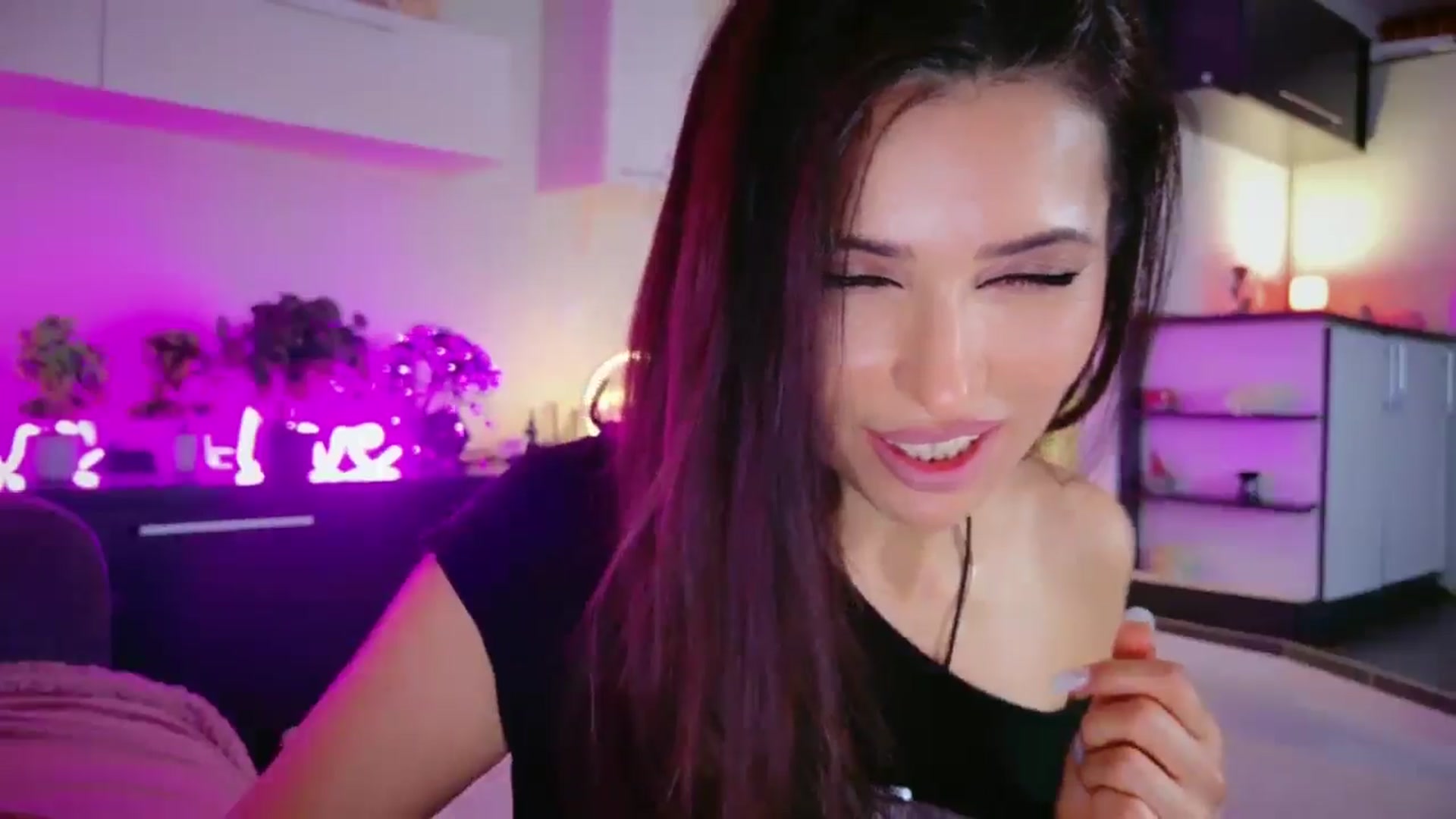 Gallery image thumbnail from SmileyTinaa's myfreecams stream on, 05/02/2026, 24:00 image 9 of 20