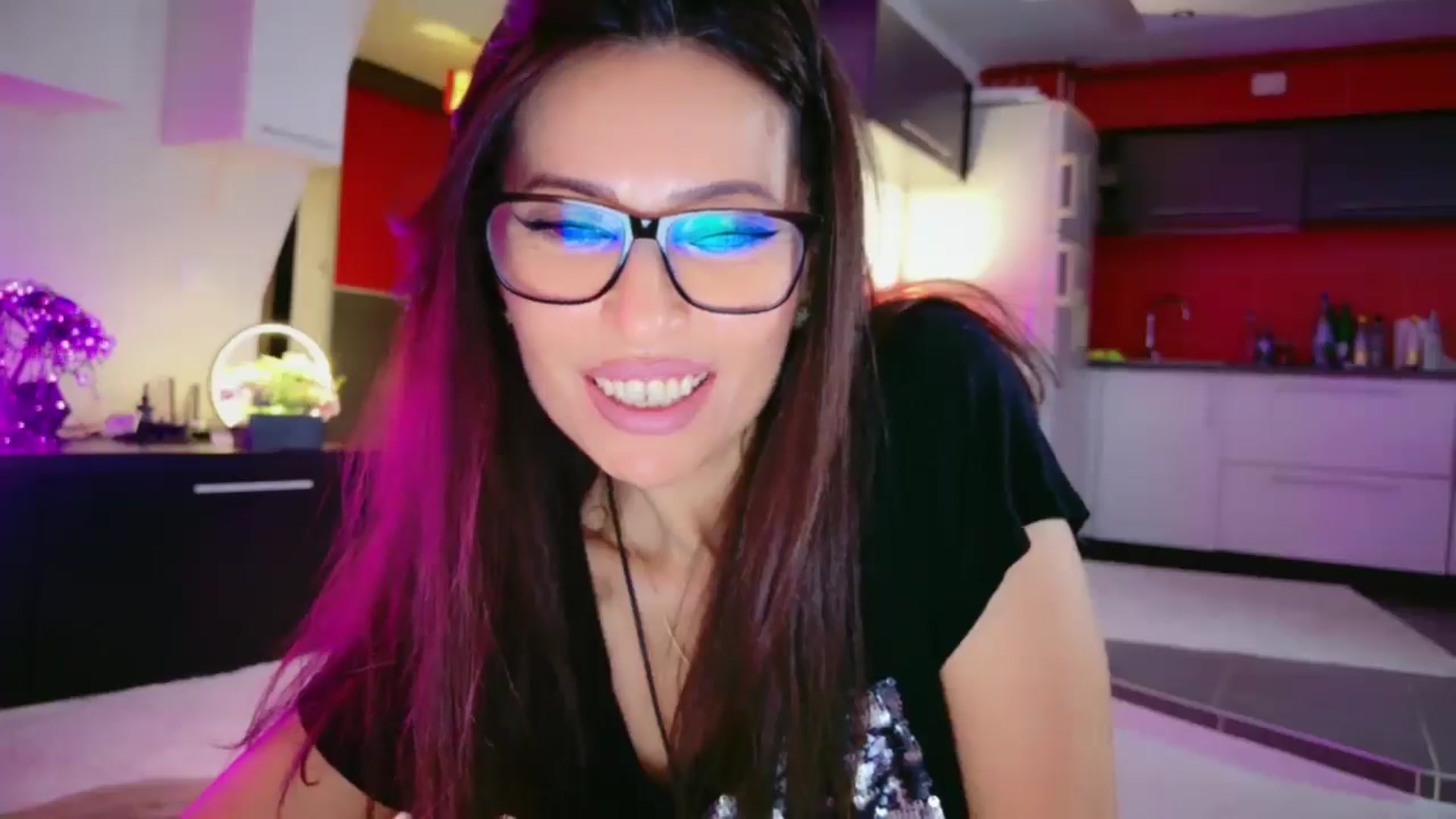 Gallery image thumbnail from SmileyTinaa's myfreecams stream on, 05/02/2026, 24:00 image 13 of 20