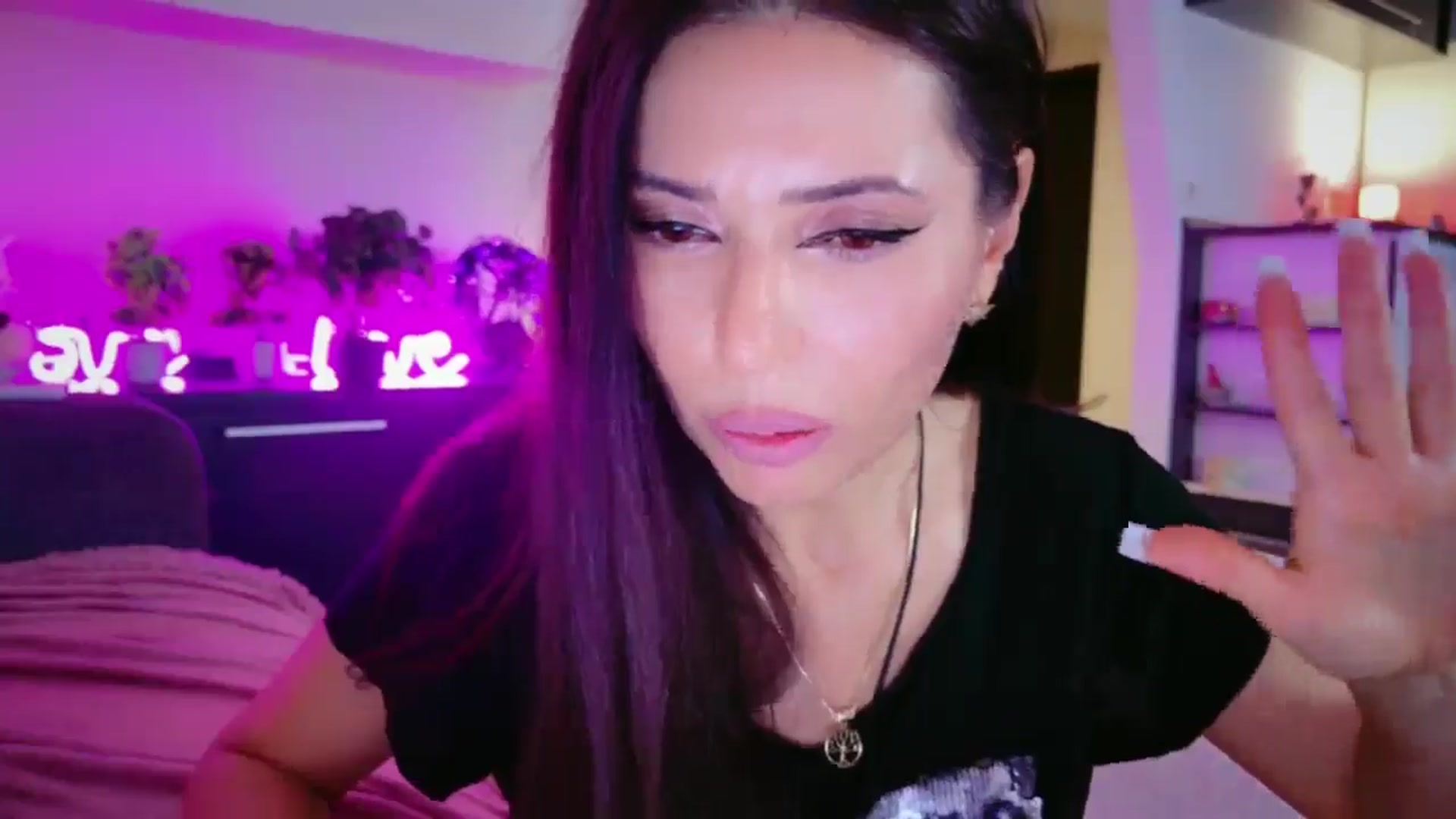 Gallery image thumbnail from SmileyTinaa's myfreecams stream on, 05/02/2026, 24:00 image 18 of 20