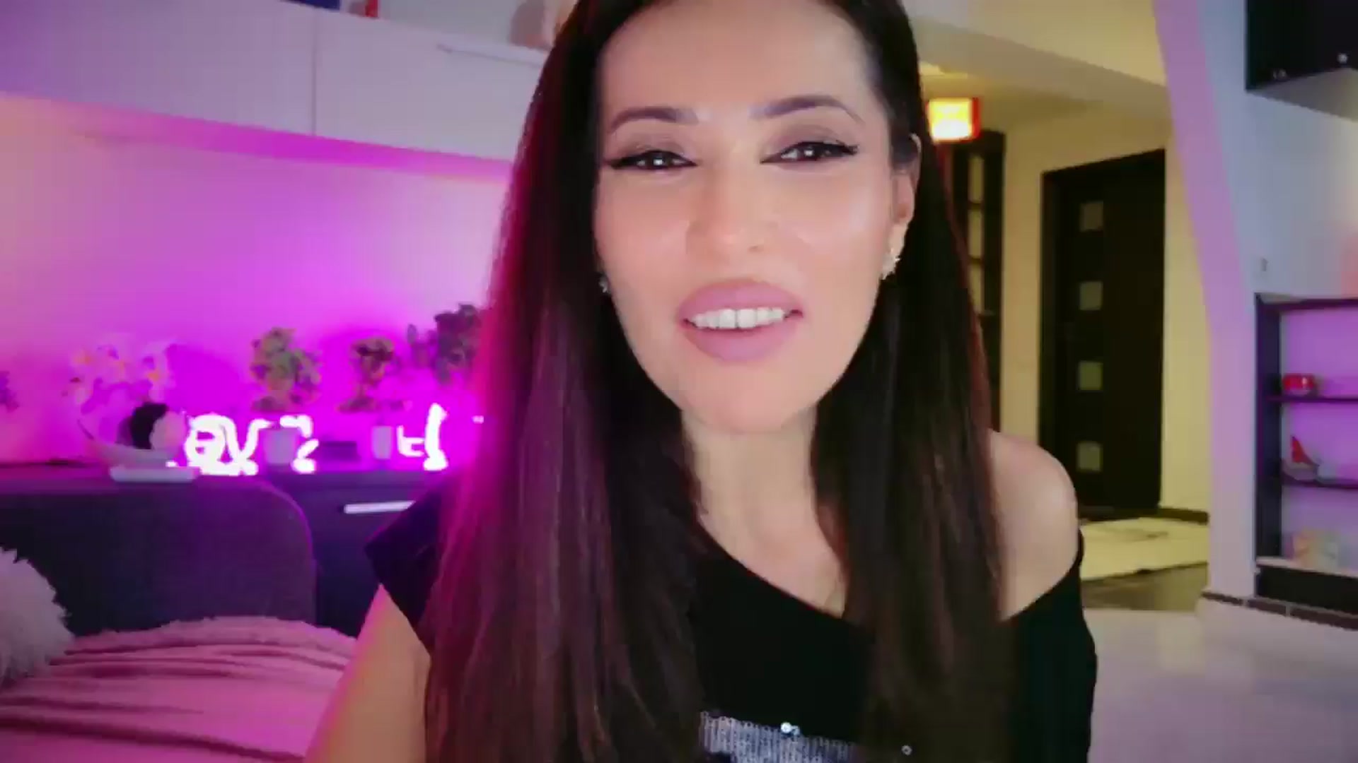 Gallery image thumbnail from SmileyTinaa's myfreecams stream on, 05/02/2026, 24:00 image 1 of 20