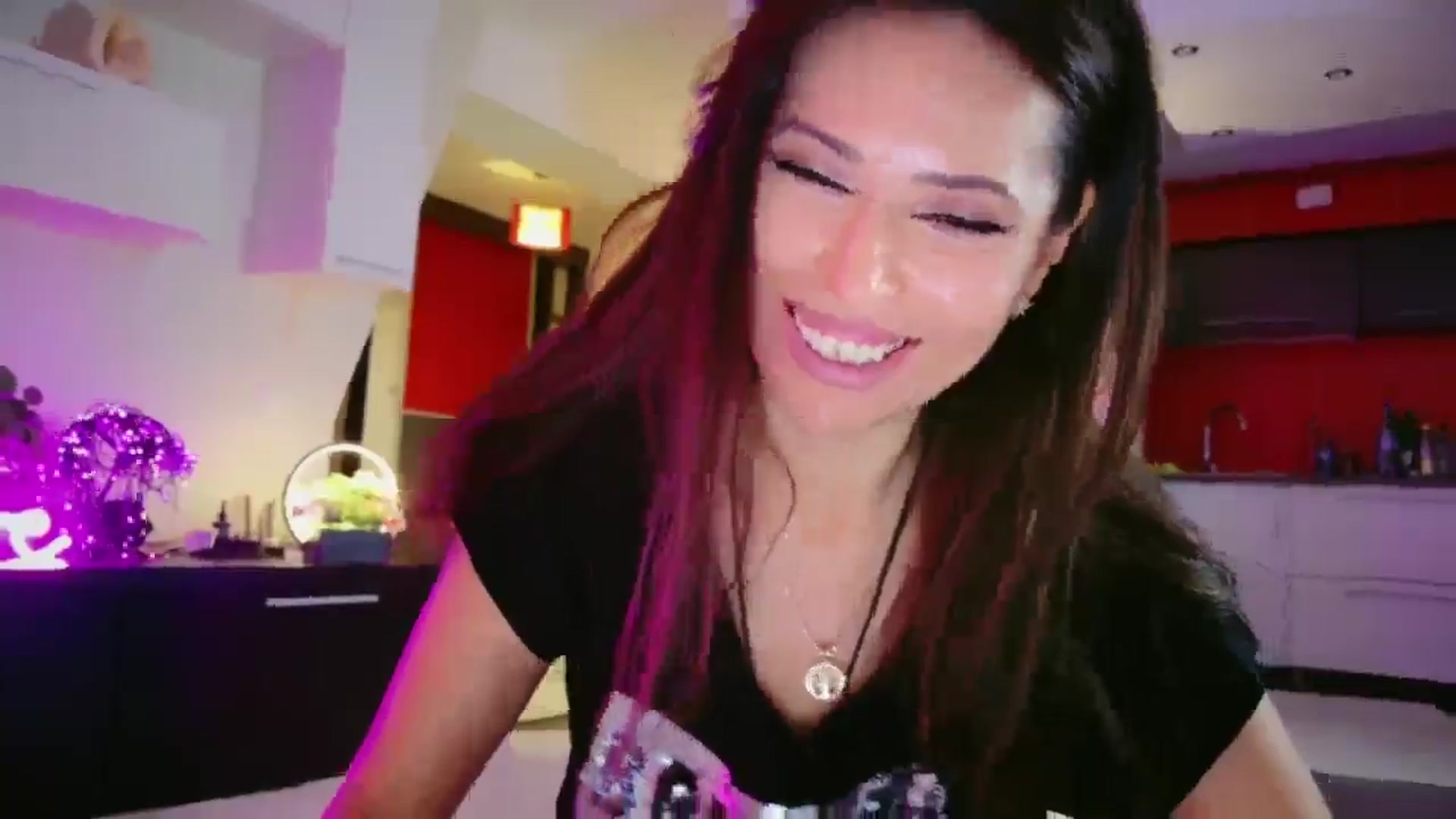 Gallery image thumbnail from SmileyTinaa's myfreecams stream on, 05/02/2026, 24:00 image 12 of 20