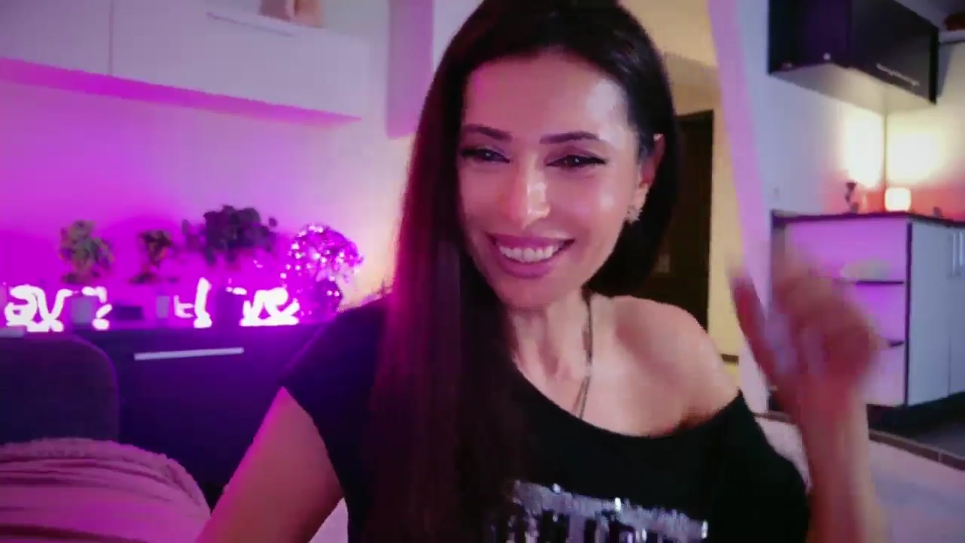 Gallery image thumbnail from SmileyTinaa's myfreecams stream on, 05/02/2026, 24:00 image 5 of 20