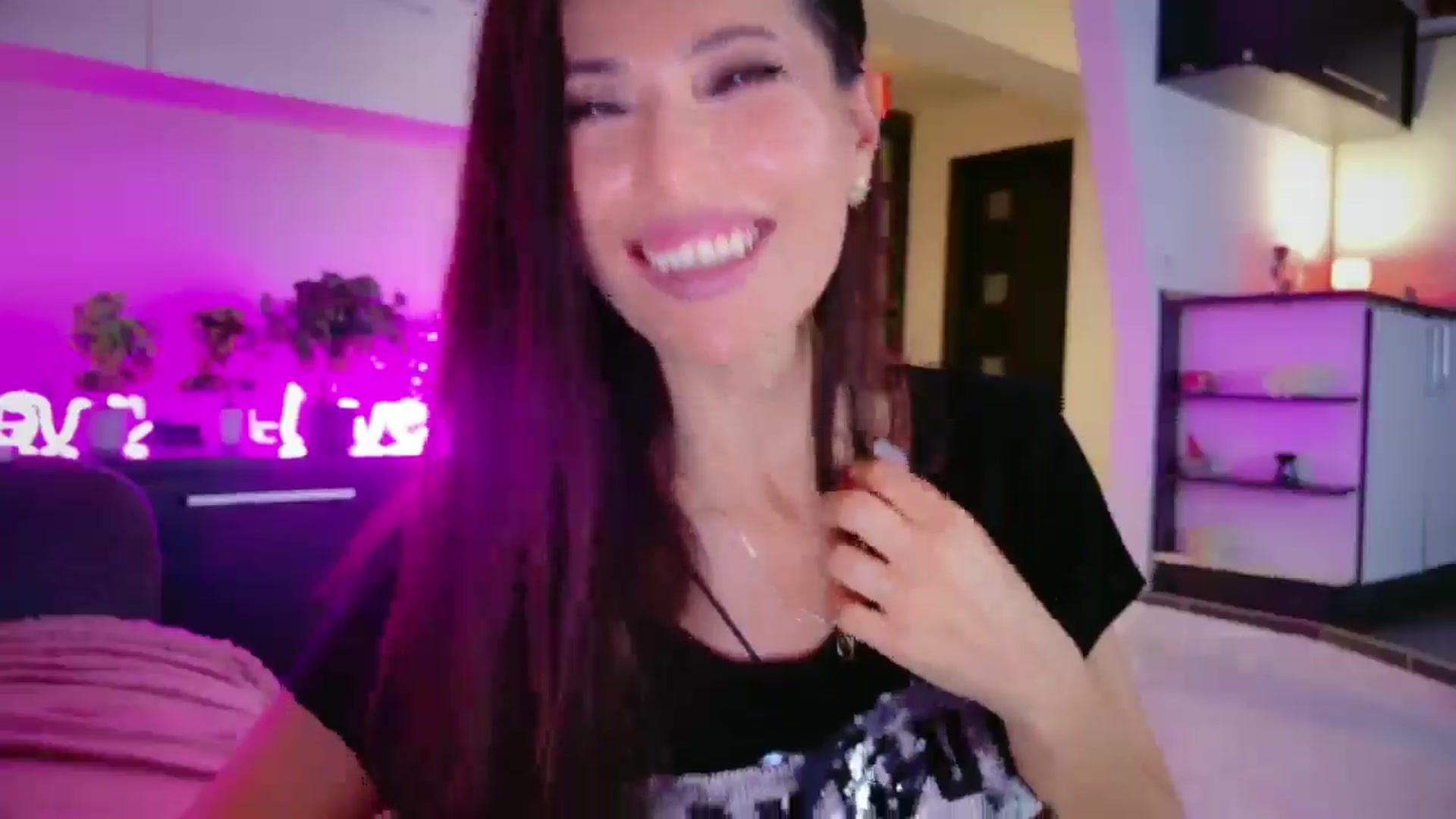 Gallery image thumbnail from SmileyTinaa's myfreecams stream on, 05/02/2026, 24:00 image 15 of 20