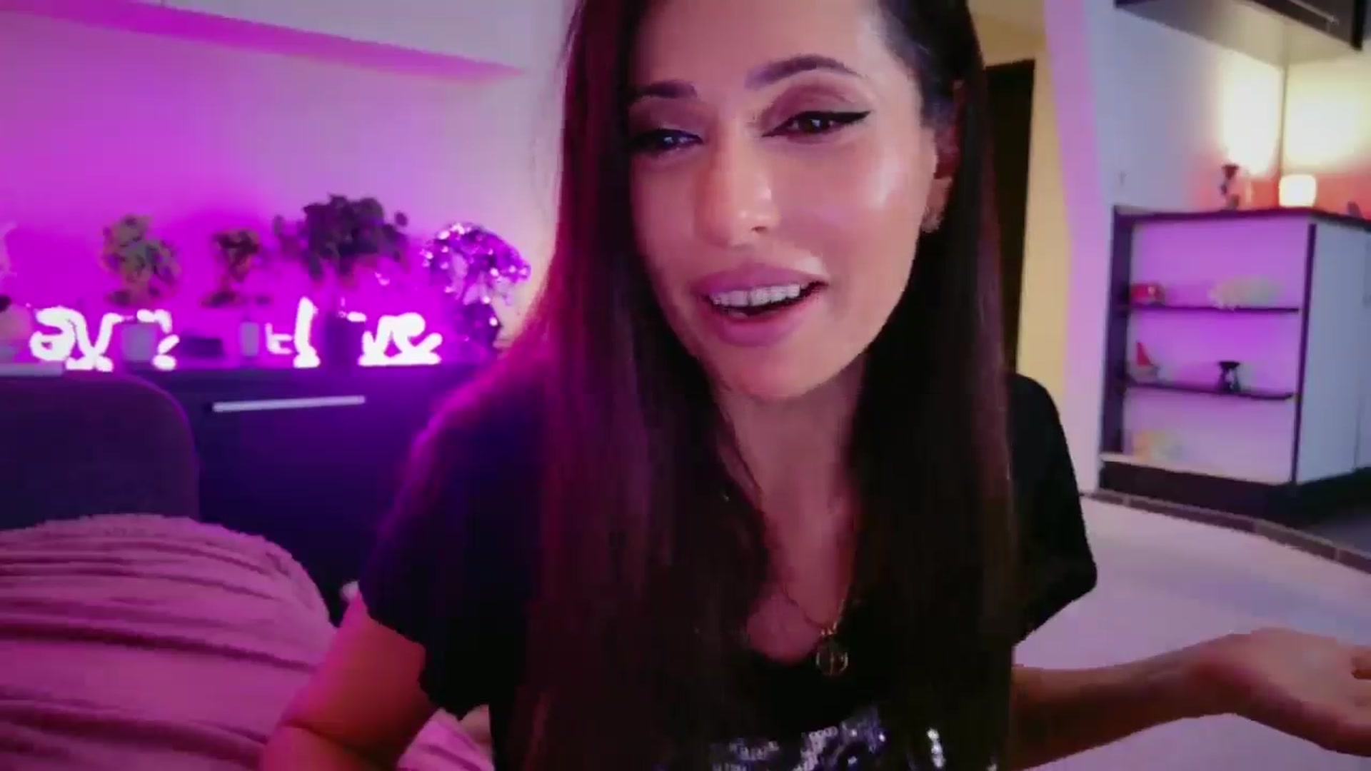 Gallery image thumbnail from SmileyTinaa's myfreecams stream on, 05/02/2026, 24:00 image 17 of 20