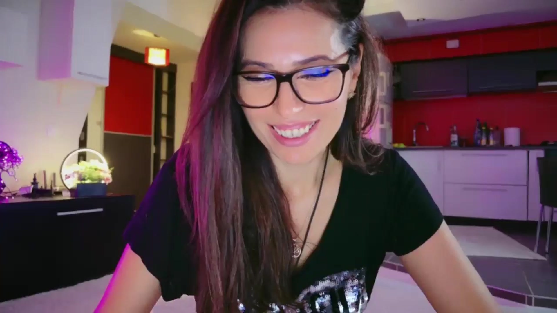 Gallery image thumbnail from SmileyTinaa's myfreecams stream on, 05/02/2026, 02:10 image 12 of 20