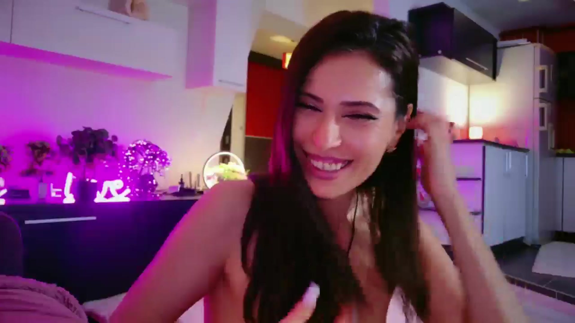 Gallery image thumbnail from SmileyTinaa's myfreecams stream on, 05/02/2026, 02:10 image 9 of 20
