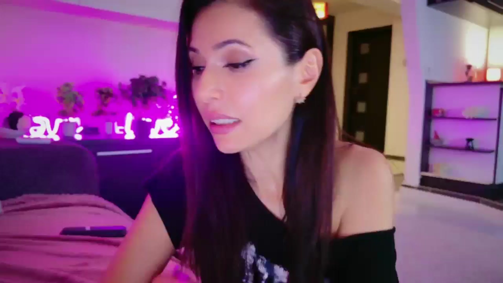Gallery image thumbnail from SmileyTinaa's myfreecams stream on, 05/02/2026, 06:34 image 14 of 20