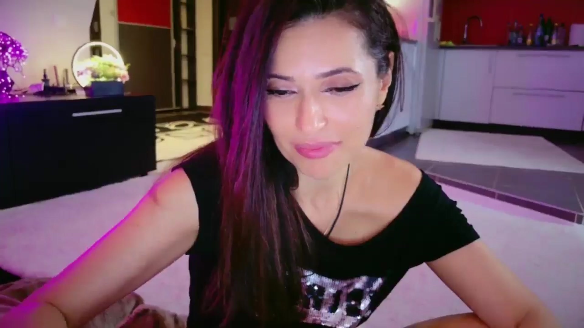 Gallery image thumbnail from SmileyTinaa's myfreecams stream on, 05/02/2026, 06:34 image 19 of 20