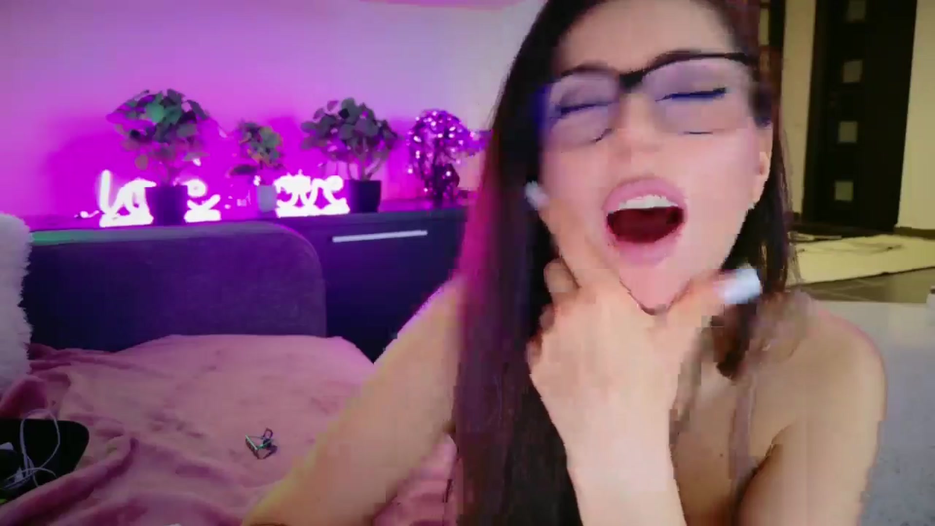 Gallery image thumbnail from SmileyTinaa's myfreecams stream on, 05/08/2026, 02:24 image 6 of 20