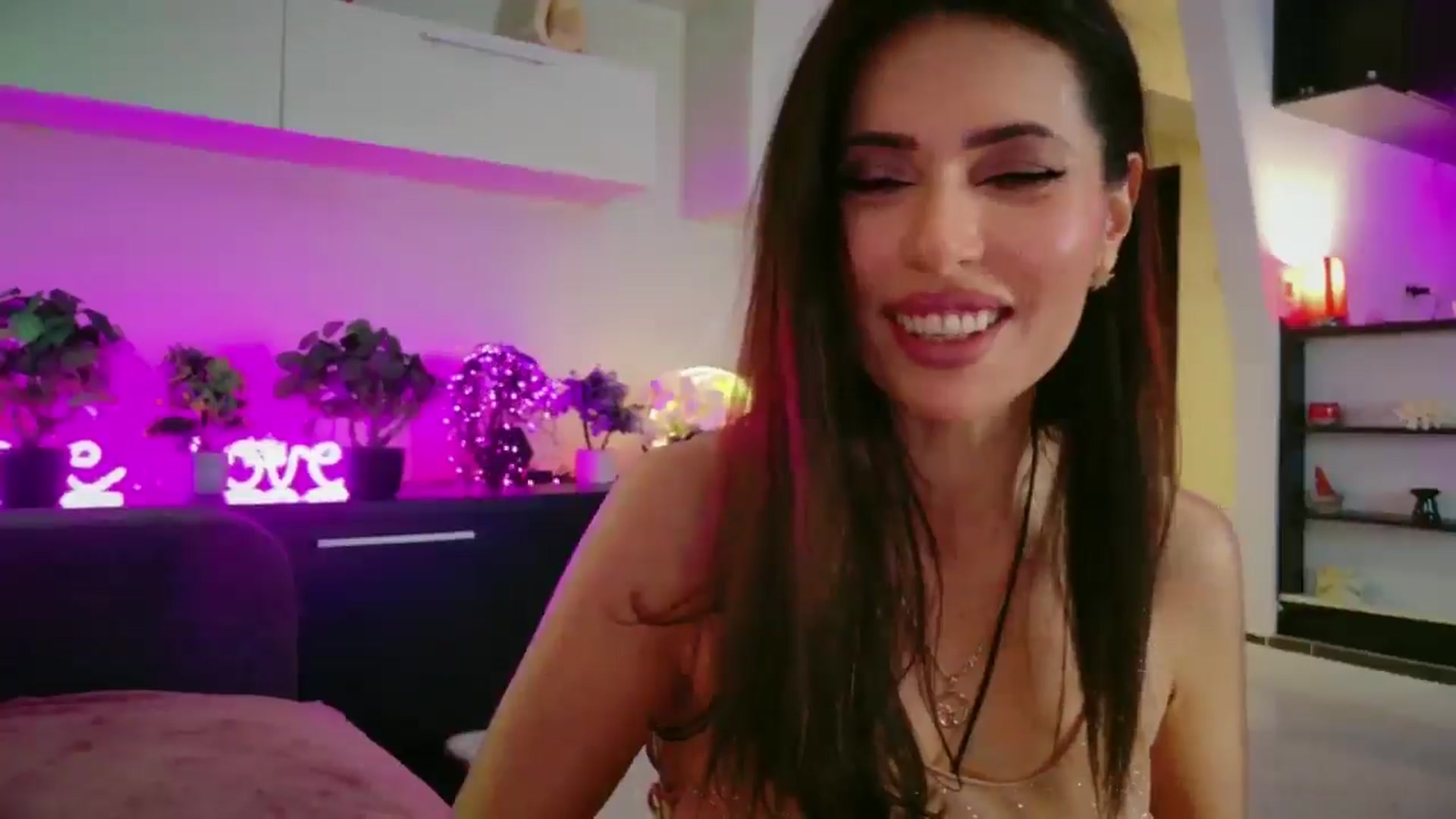 Gallery image thumbnail from SmileyTinaa's myfreecams stream on, 05/08/2026, 02:24 image 2 of 20