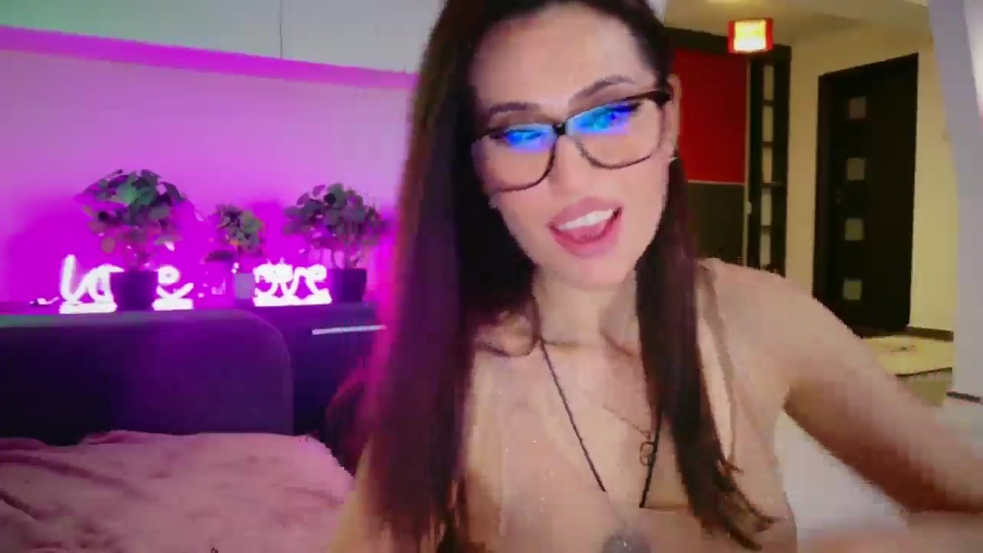 Gallery image thumbnail from SmileyTinaa's myfreecams stream on, 05/08/2026, 02:24 image 8 of 20