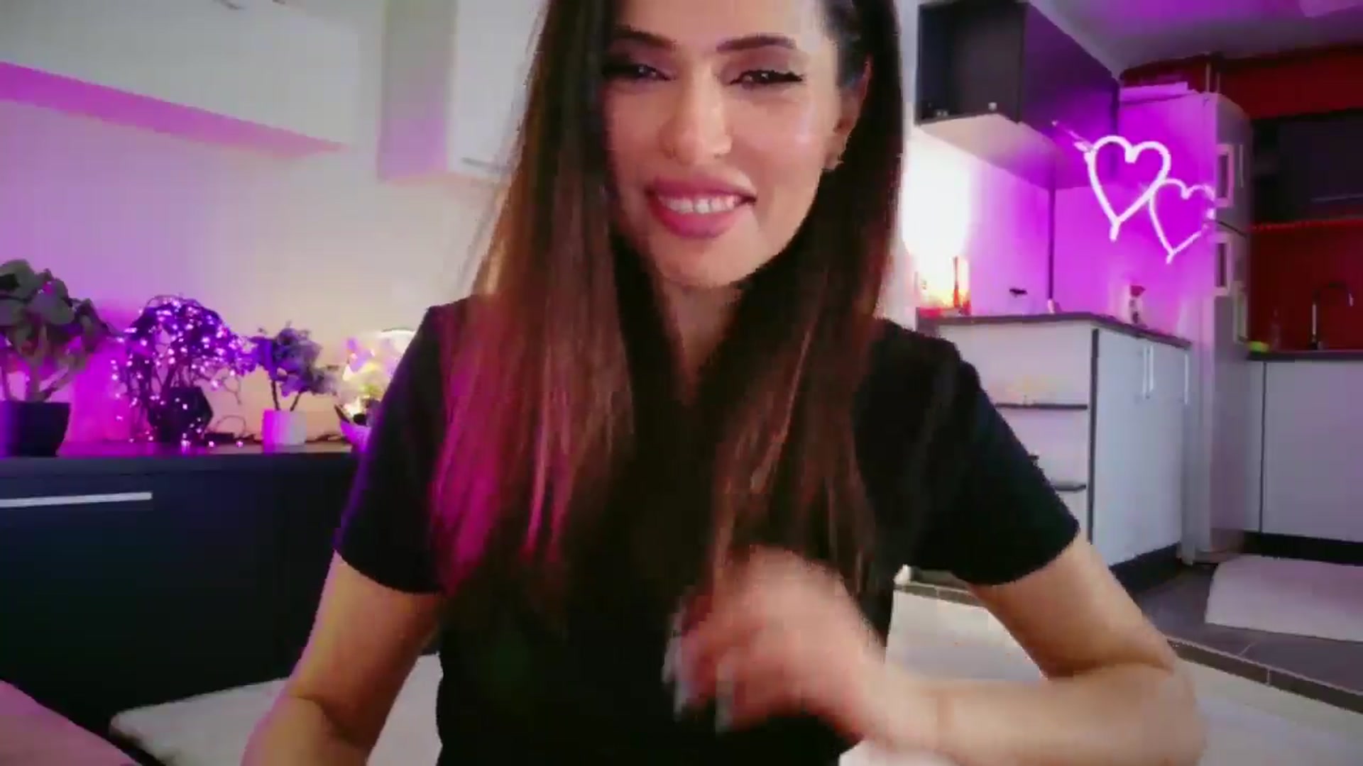 Gallery image thumbnail from SmileyTinaa's myfreecams stream on, 05/08/2026, 04:18 image 16 of 20