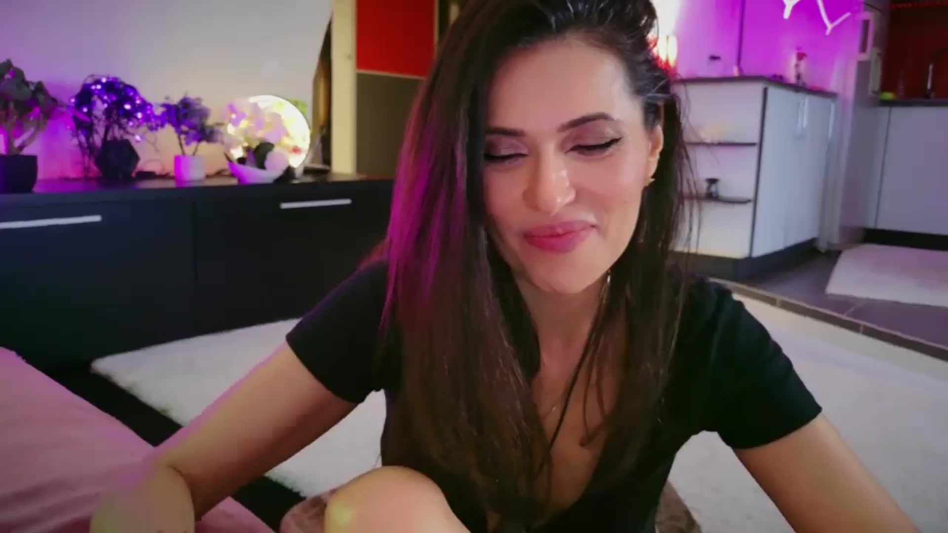 Gallery image thumbnail from SmileyTinaa's myfreecams stream on, 05/08/2026, 06:35 image 20 of 20