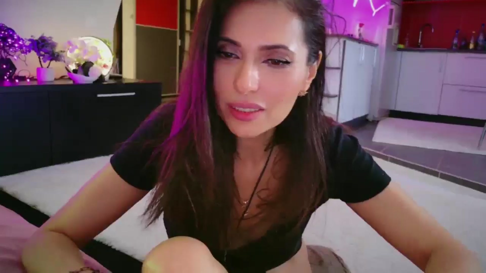 Gallery image thumbnail from SmileyTinaa's myfreecams stream on, 05/08/2026, 06:35 image 9 of 20