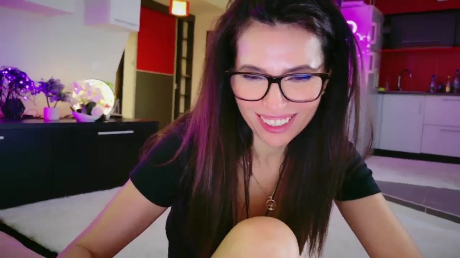 Gallery image thumbnail from SmileyTinaa's myfreecams stream on, 05/08/2026, 06:35 image 6 of 20