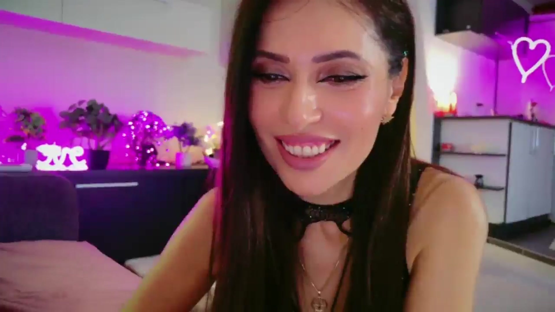 Gallery image thumbnail from SmileyTinaa's myfreecams stream on, 05/09/2026, 01:01 image 2 of 20