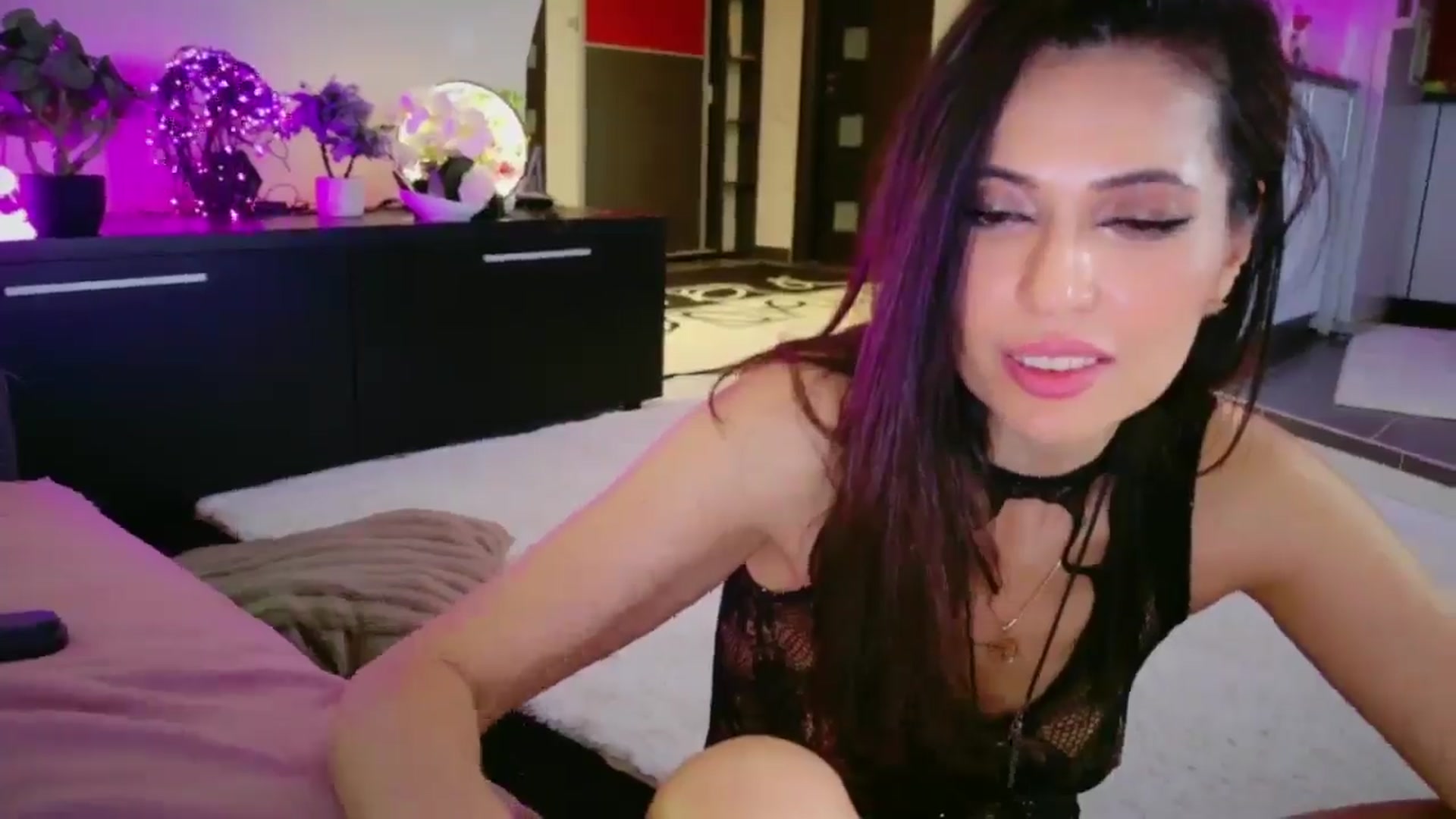 Gallery image thumbnail from SmileyTinaa's myfreecams stream on, 05/09/2026, 08:54 image 4 of 20