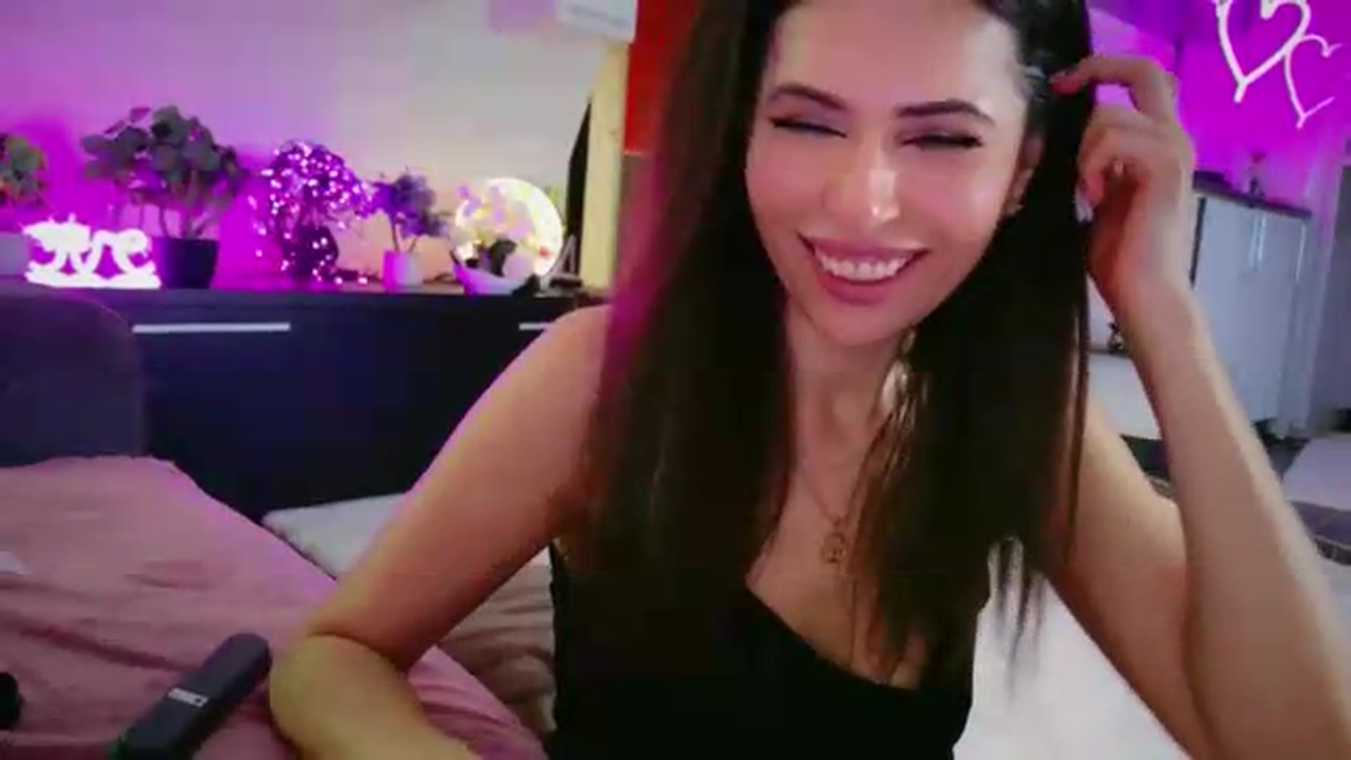 Gallery image thumbnail from SmileyTinaa's myfreecams stream on, 05/15/2026, 02:02 image 12 of 20
