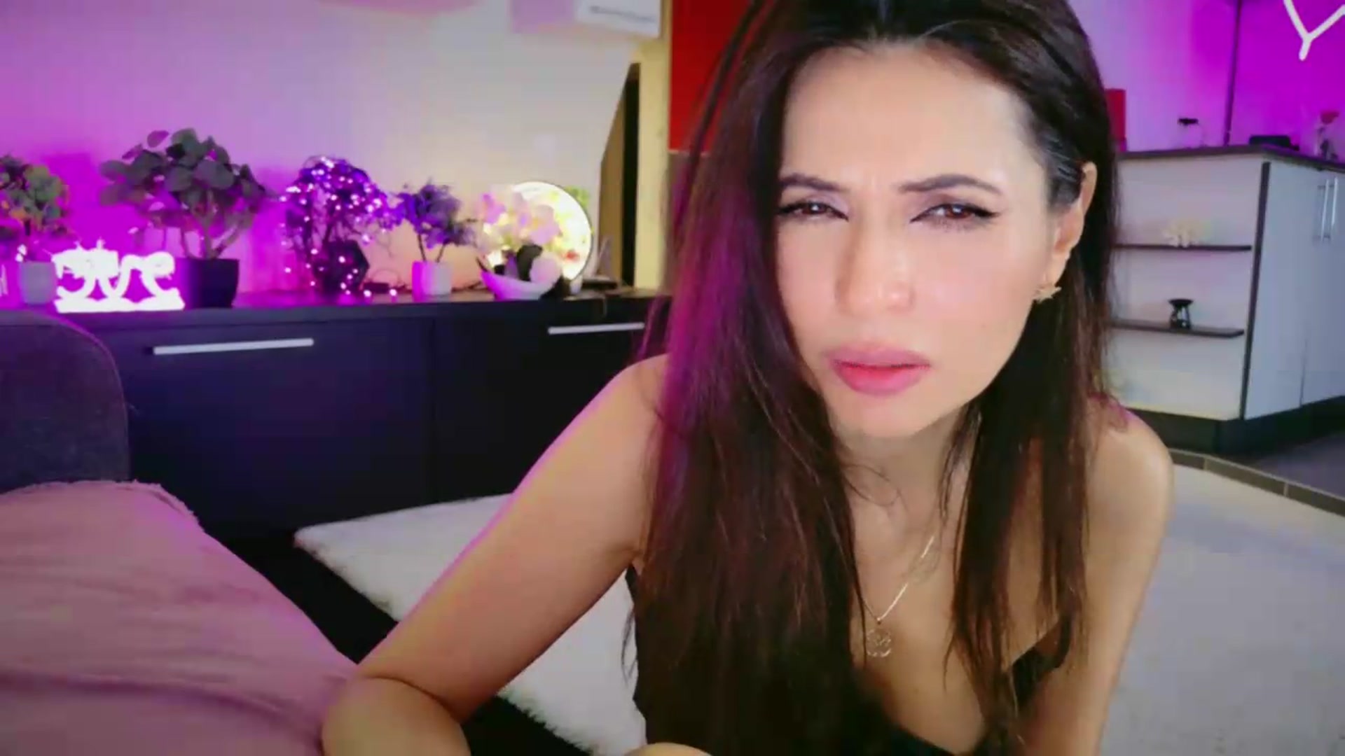Gallery image thumbnail from SmileyTinaa's myfreecams stream on, 05/15/2026, 03:30 image 2 of 20